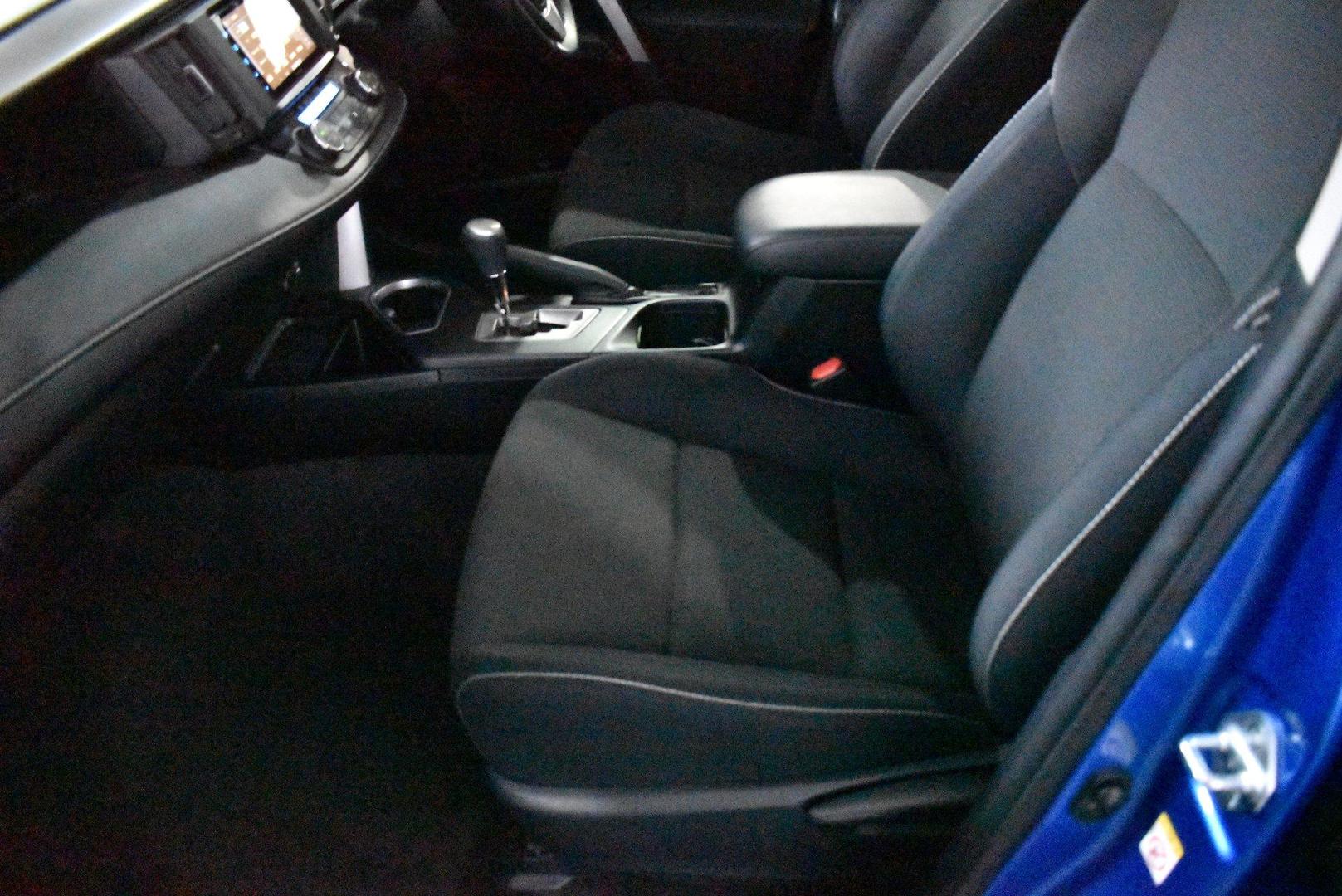 2016 Toyota RAV4 GXL — photo 7