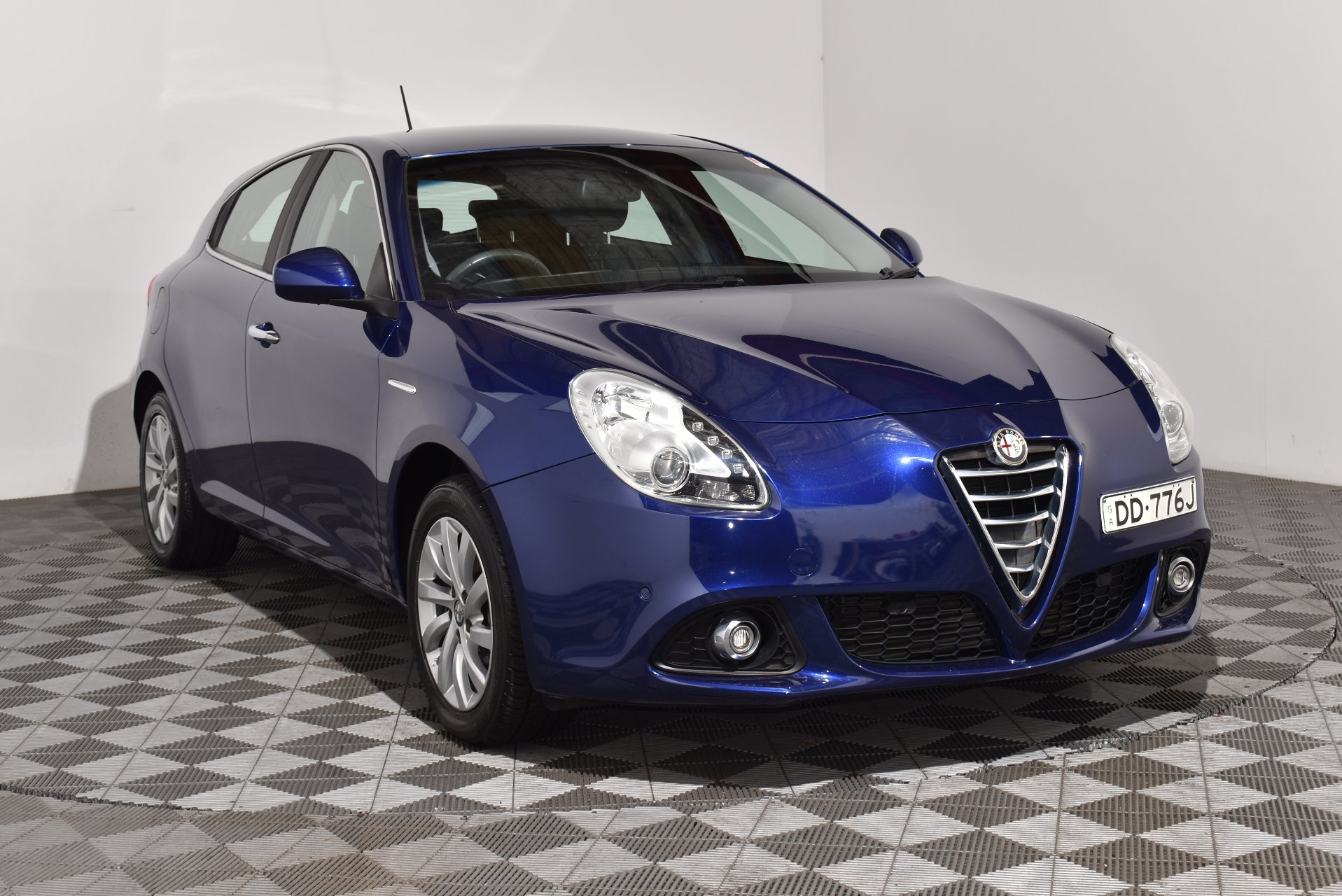 2015 Alfa Romeo Giulietta Distinctive — photo 1