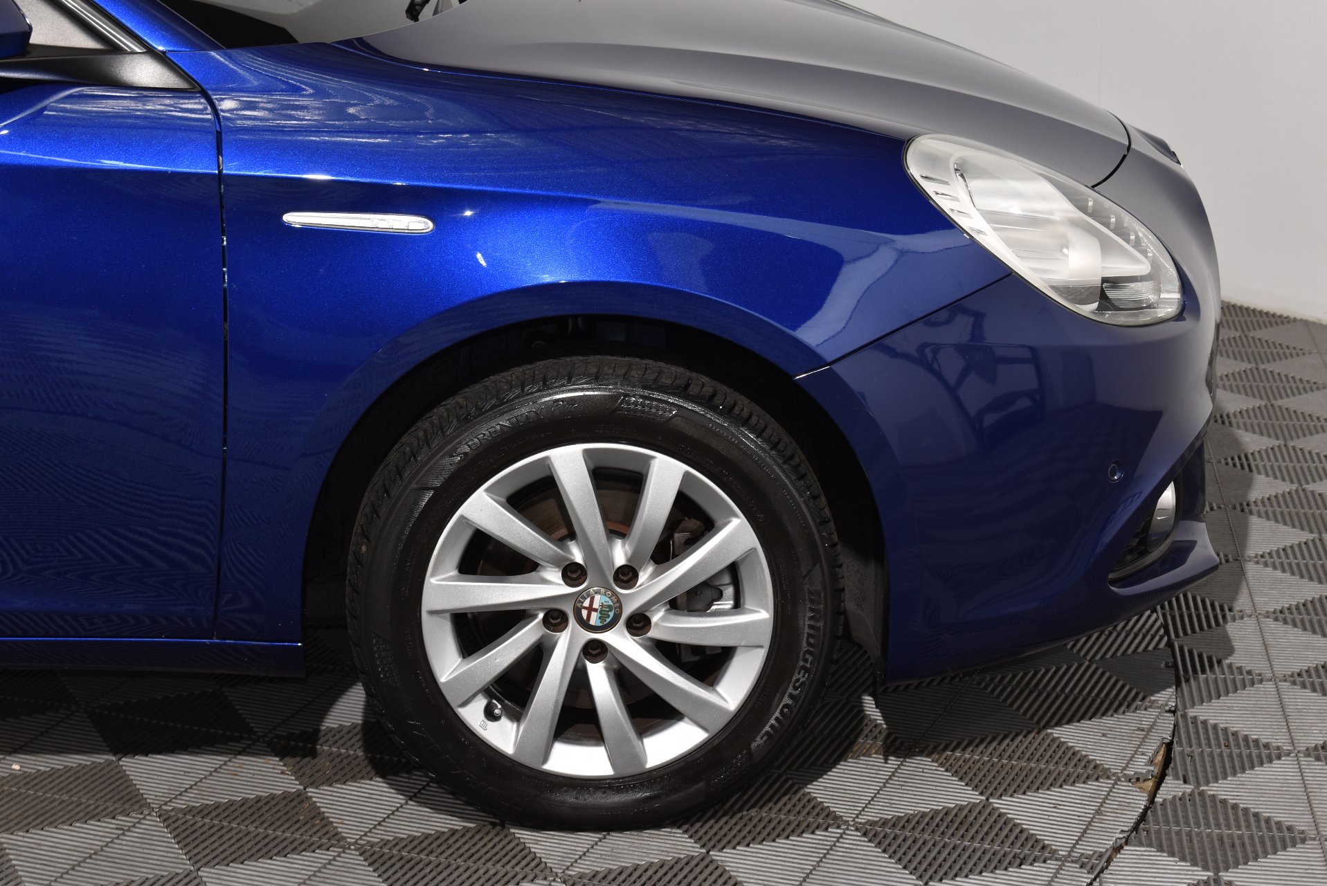 2015 Alfa Romeo Giulietta Distinctive — photo 17