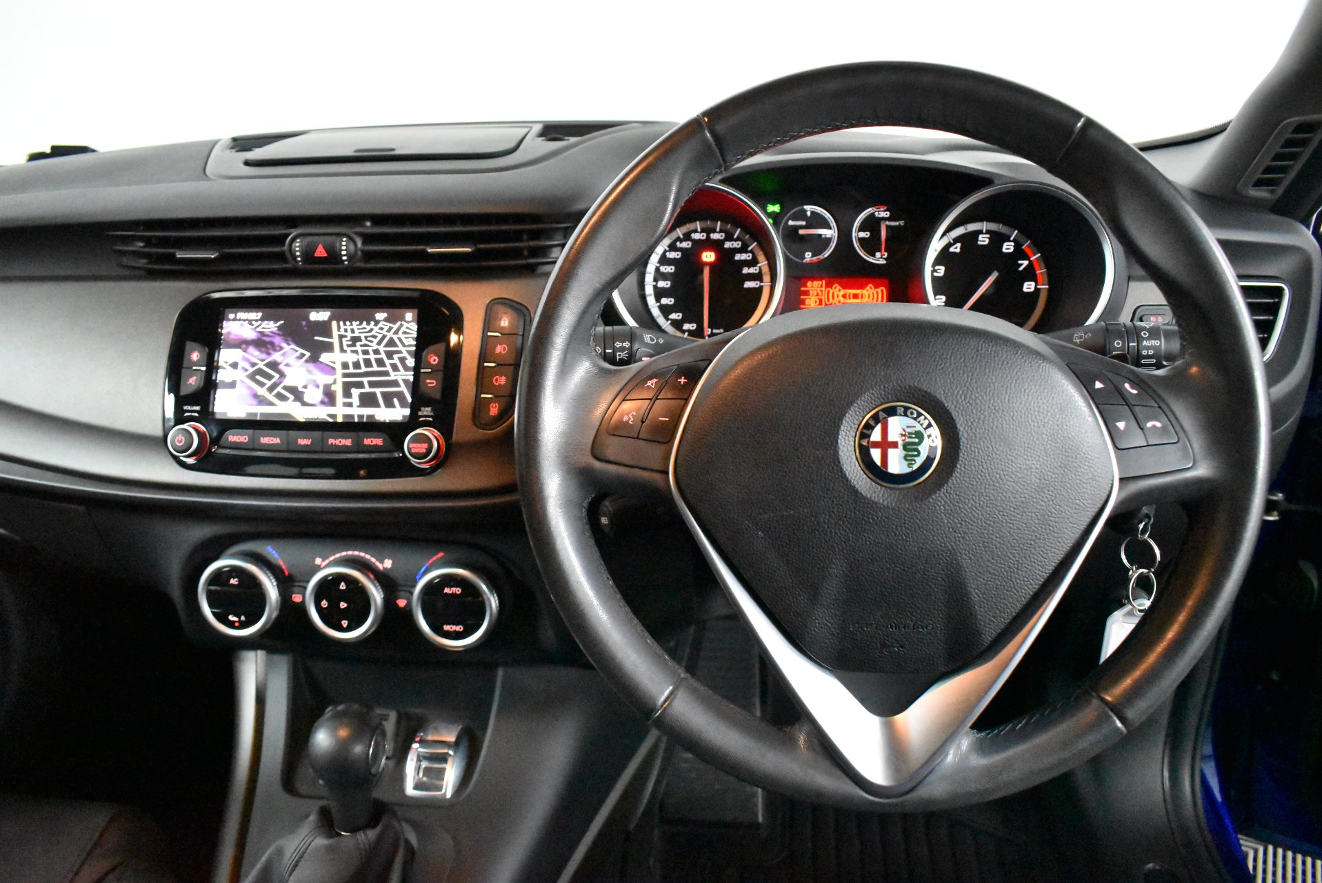 2015 Alfa Romeo Giulietta Distinctive — photo 5
