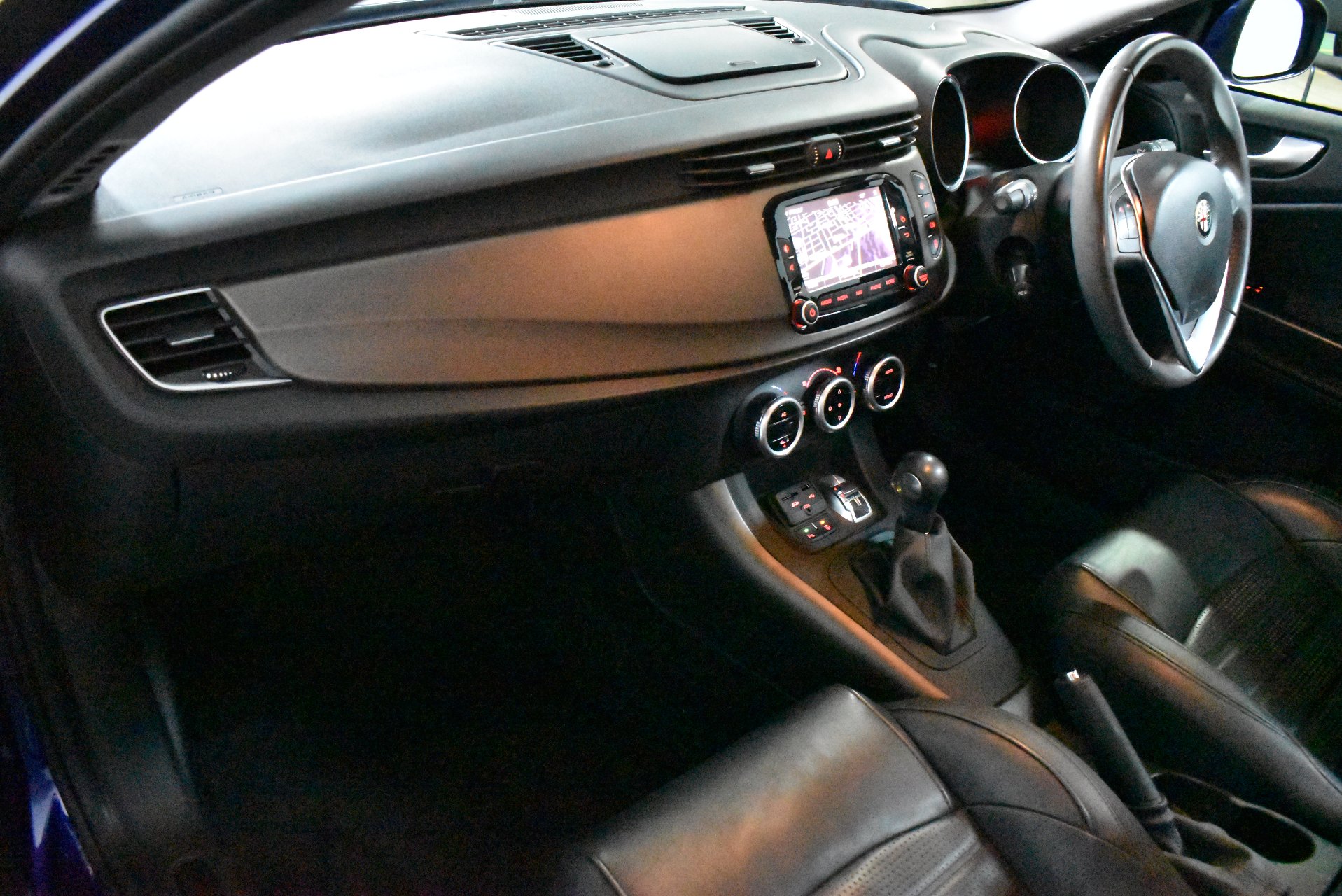 2015 Alfa Romeo Giulietta Distinctive — photo 6