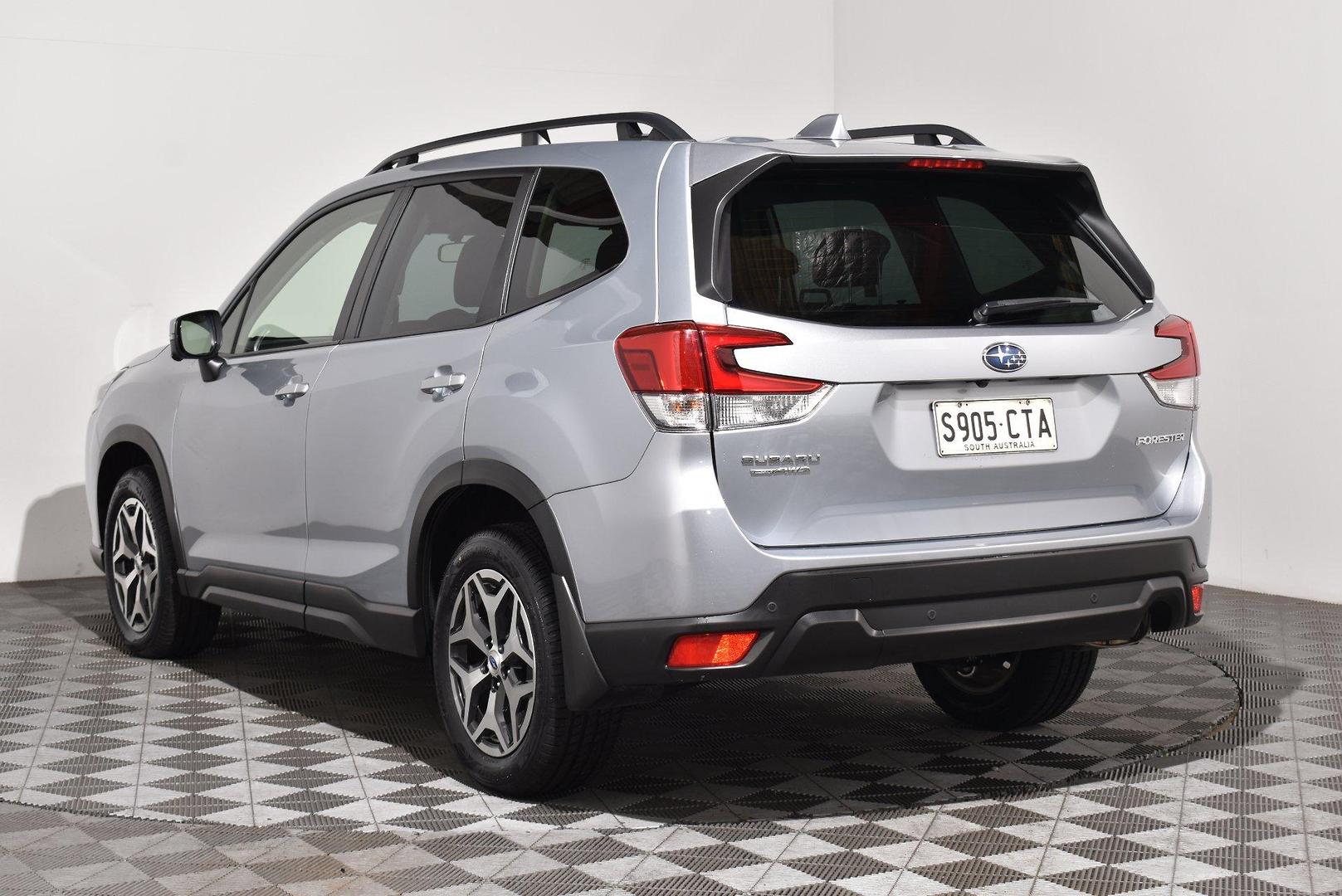 2022 Subaru Forester 25iL — photo 2