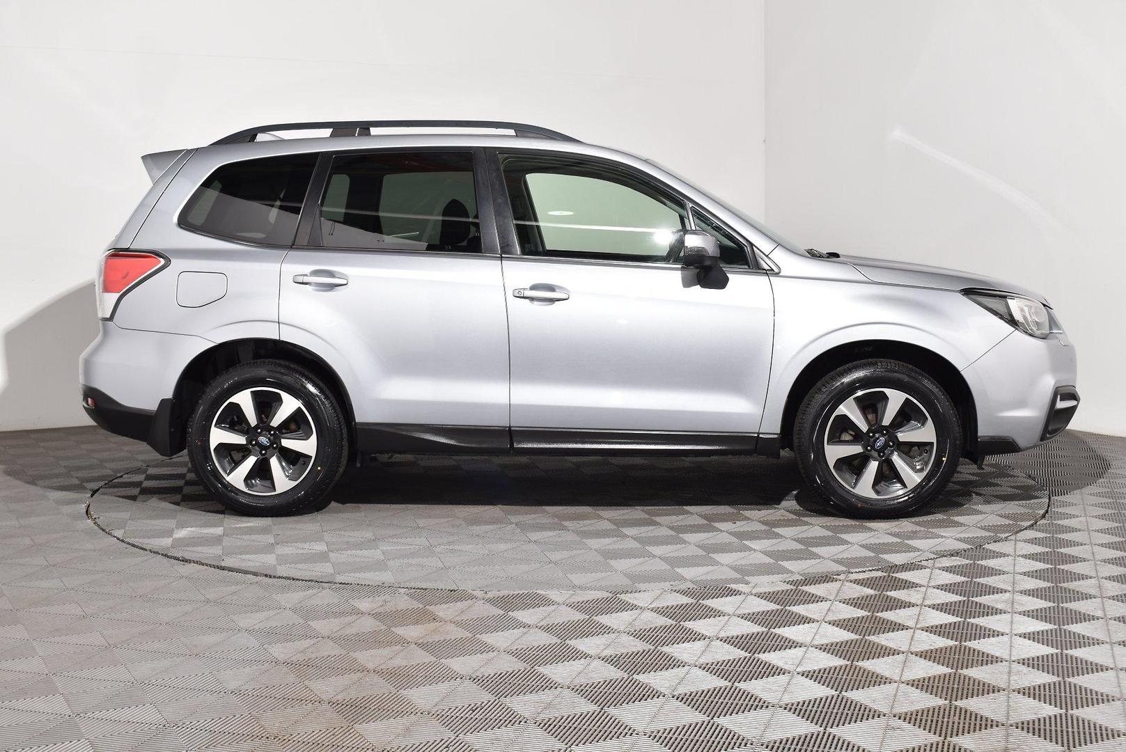 2016 Subaru Forester 25iL Special Edition — photo 10