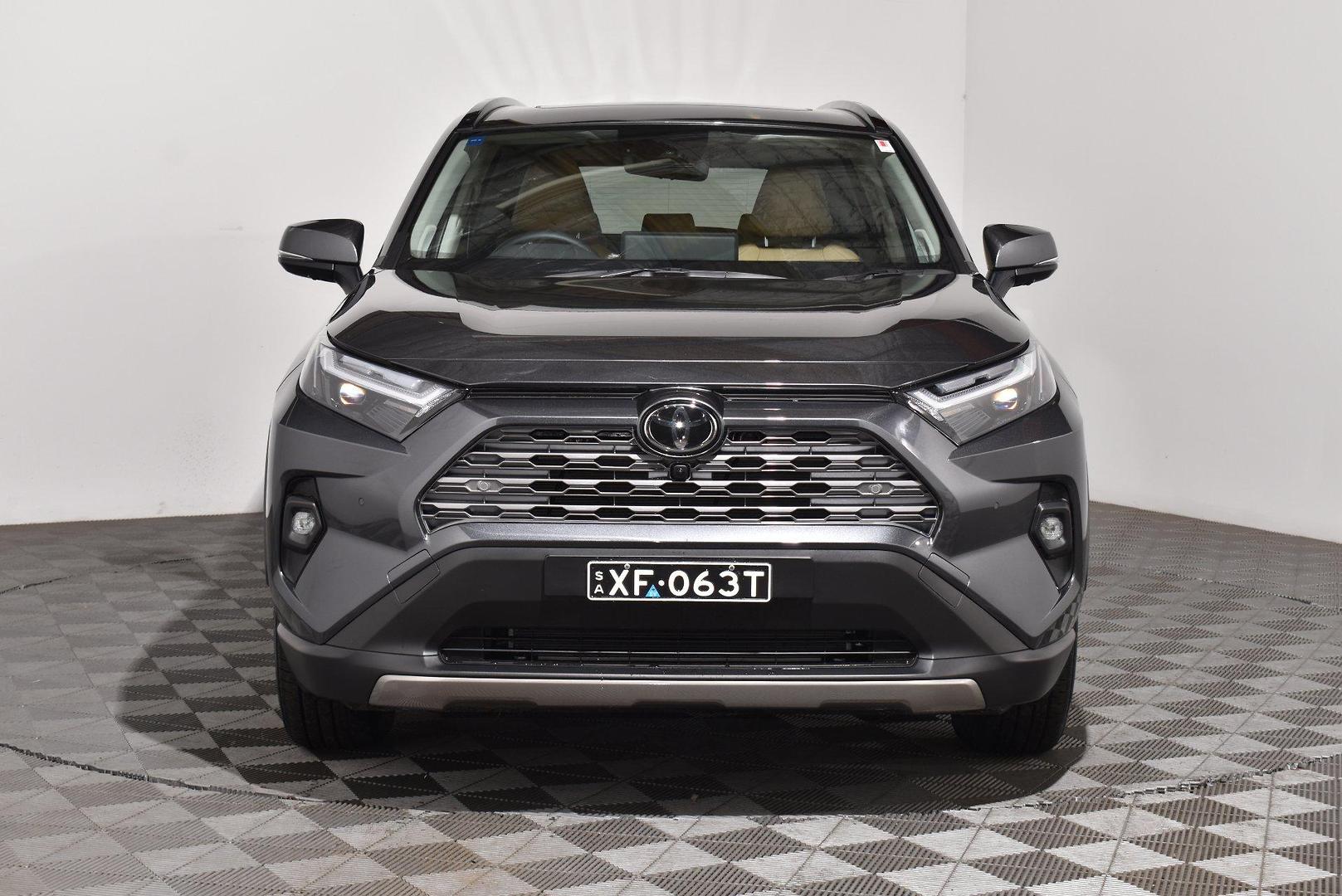 2025 Toyota RAV4 Cruiser — photo 3