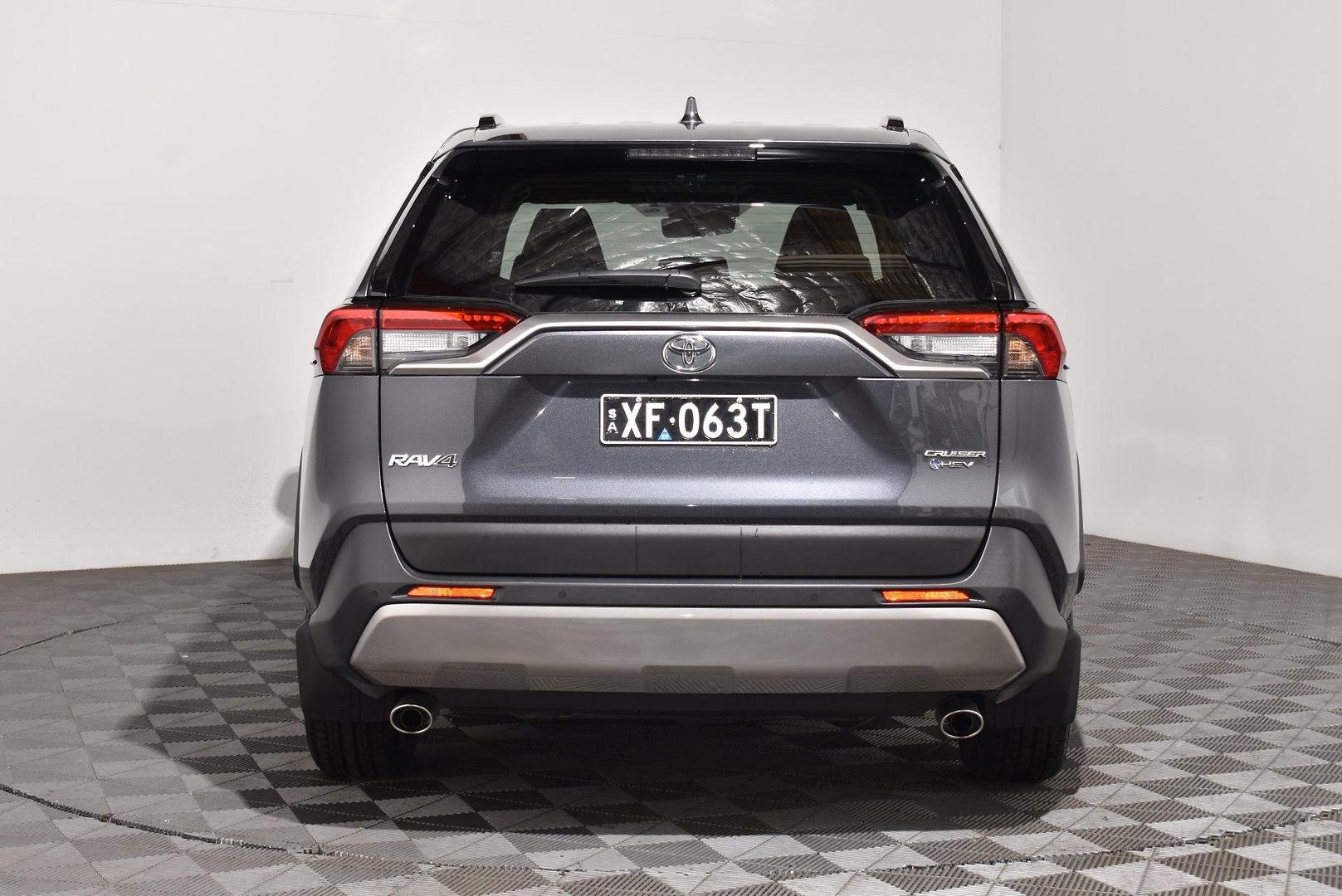 2025 Toyota RAV4 Cruiser — photo 4