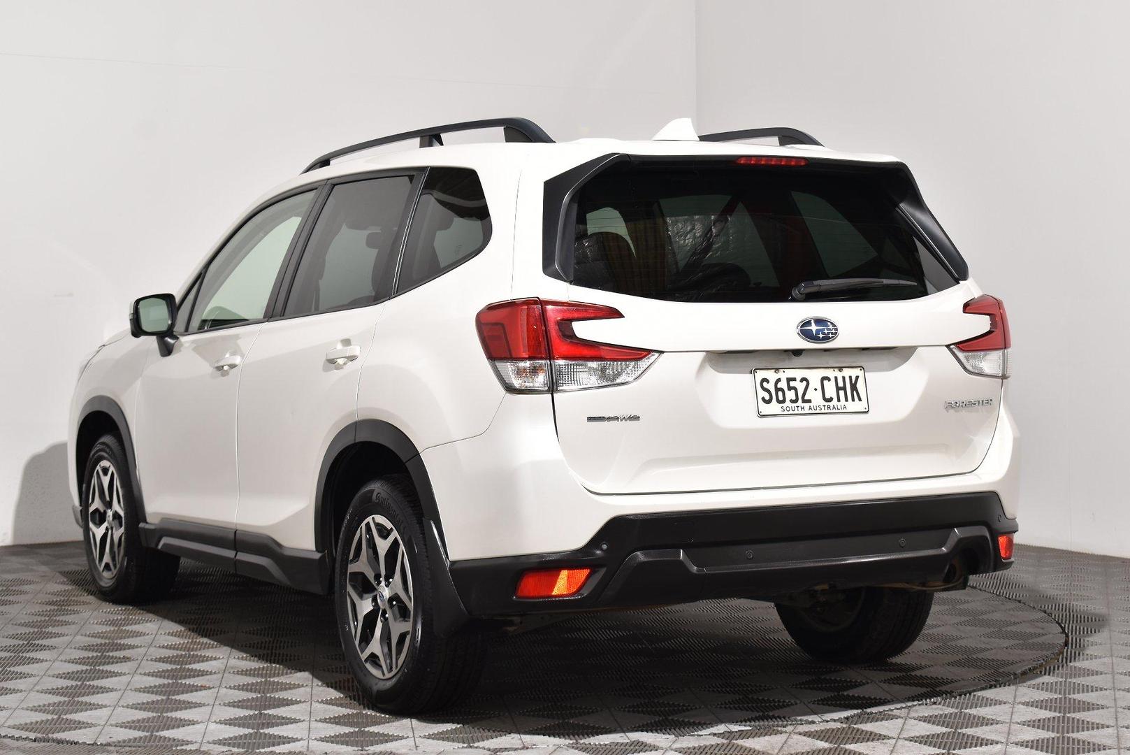2020 Subaru Forester 25iL — photo 2