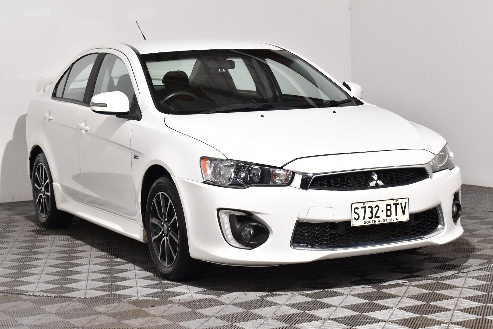 2017 Mitsubishi Lancer ES Sport — photo 1