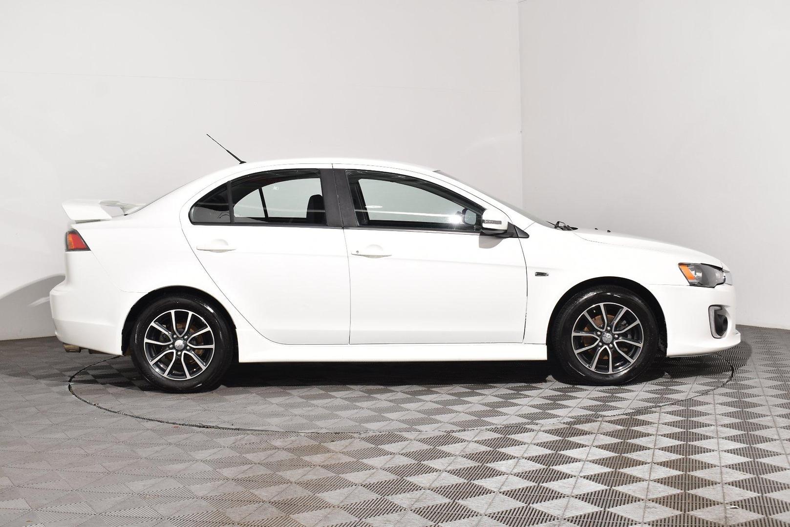 2017 Mitsubishi Lancer ES Sport — photo 10