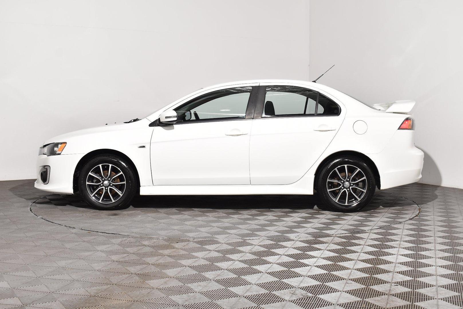 2017 Mitsubishi Lancer ES Sport — photo 11