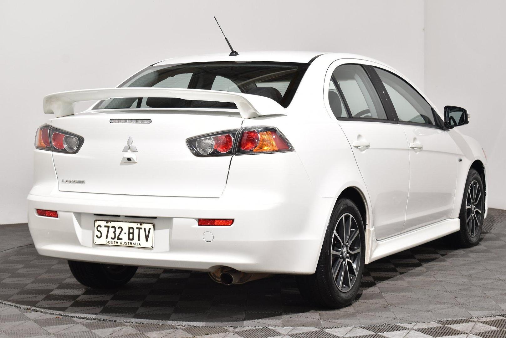2017 Mitsubishi Lancer ES Sport — photo 14