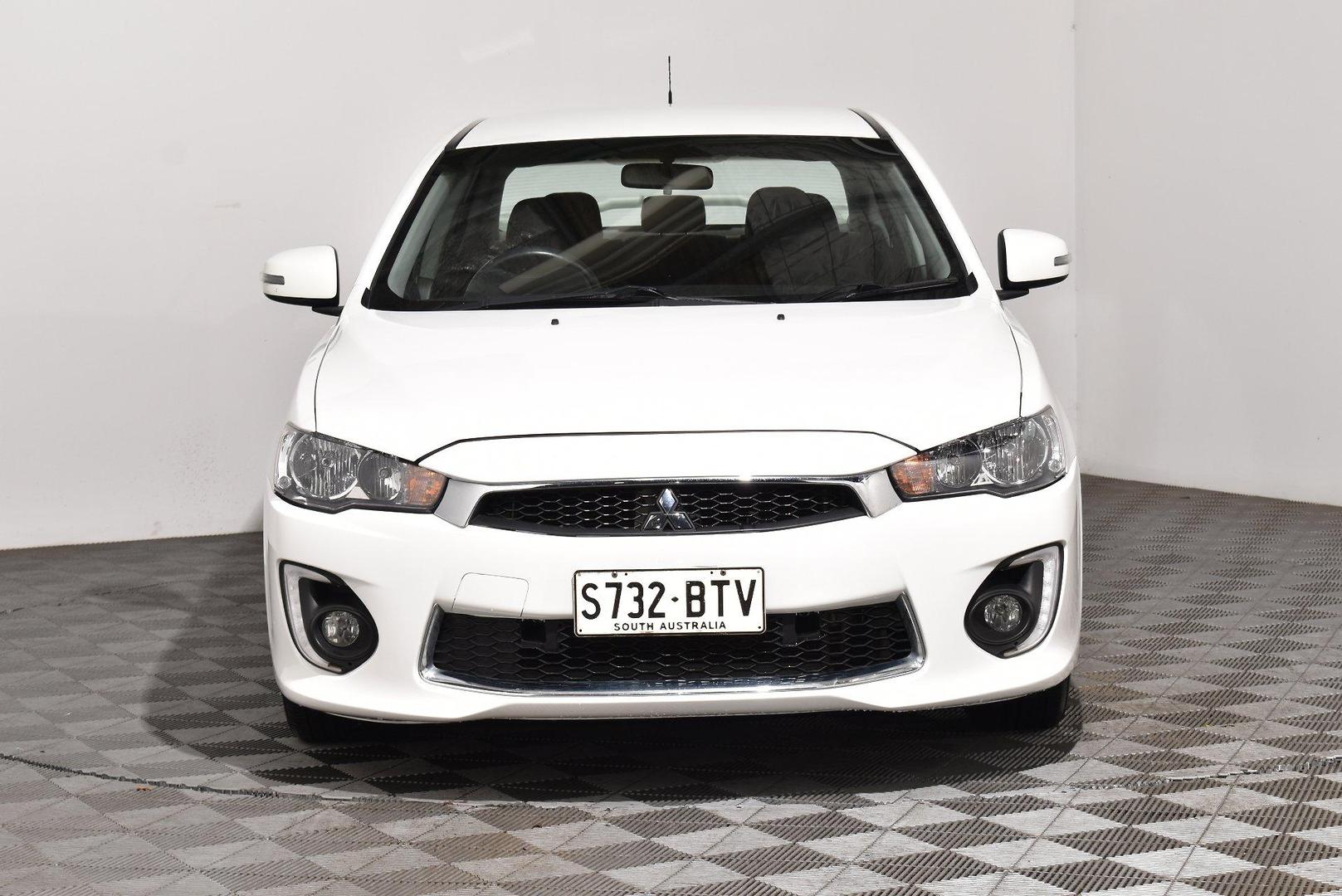 2017 Mitsubishi Lancer ES Sport — photo 3