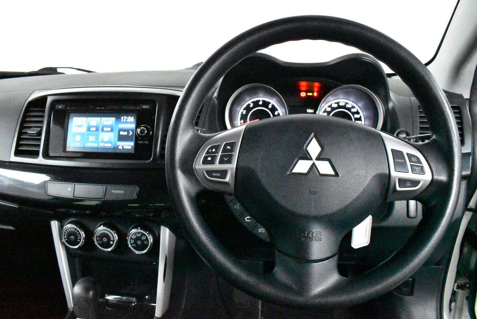 2017 Mitsubishi Lancer ES Sport — photo 5