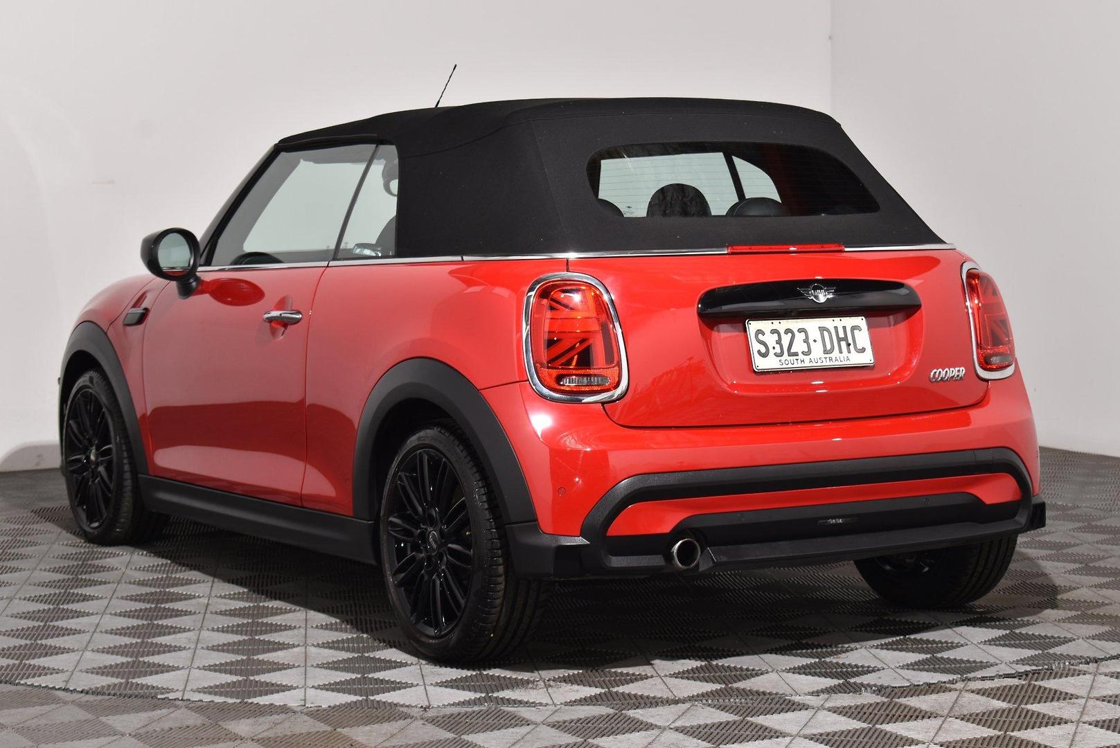 2023 MINI Convertible Cooper Classic — photo 2