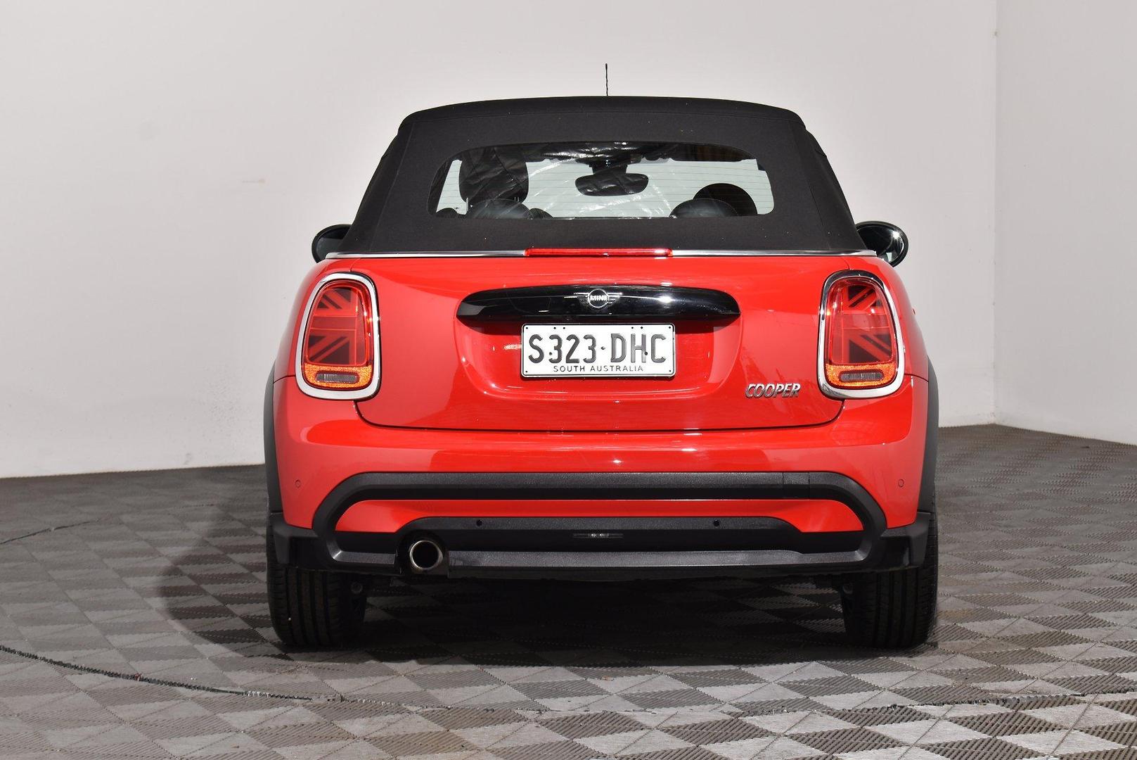2023 MINI Convertible Cooper Classic — photo 4