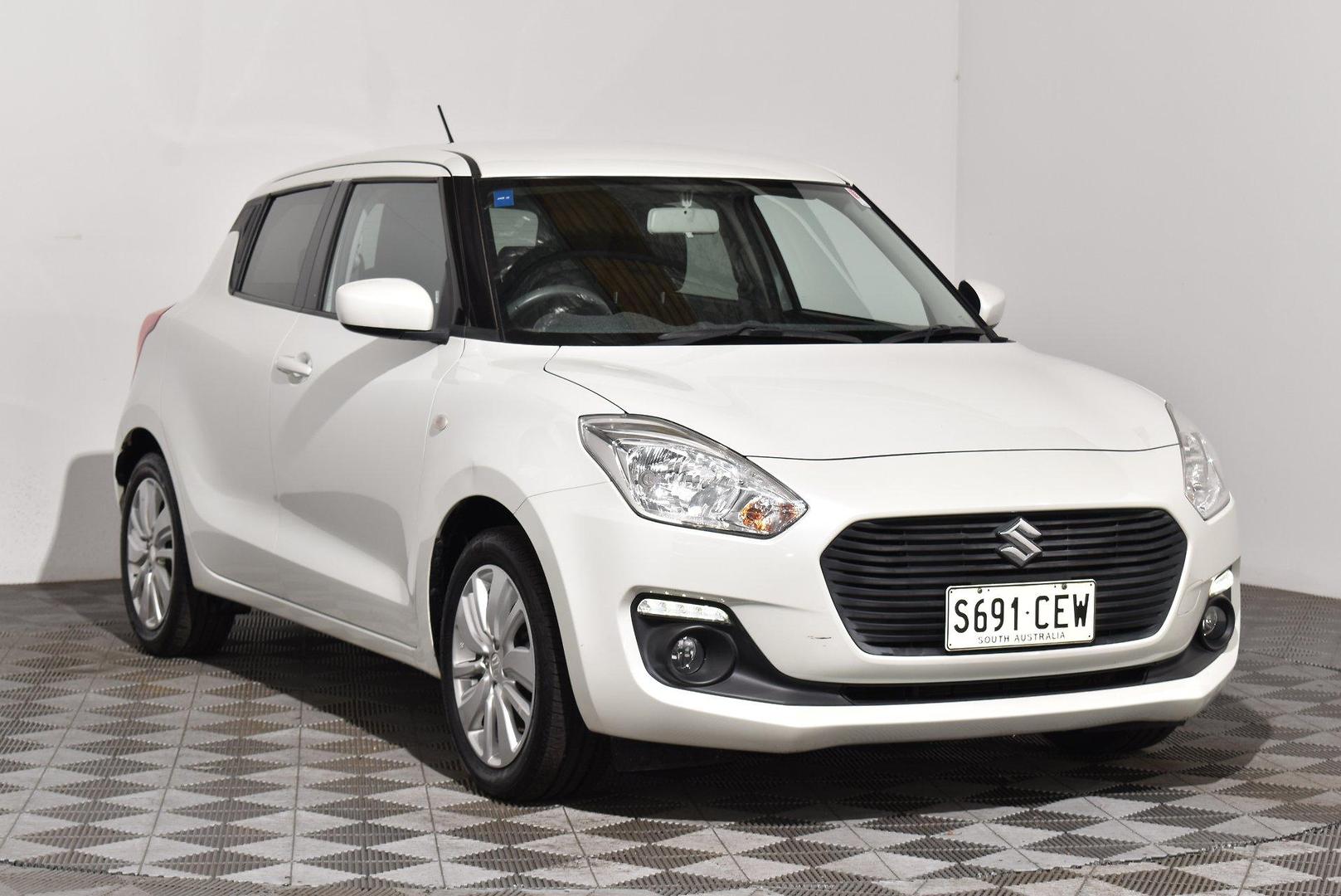 2018 Suzuki Swift GL Navigator — photo 1