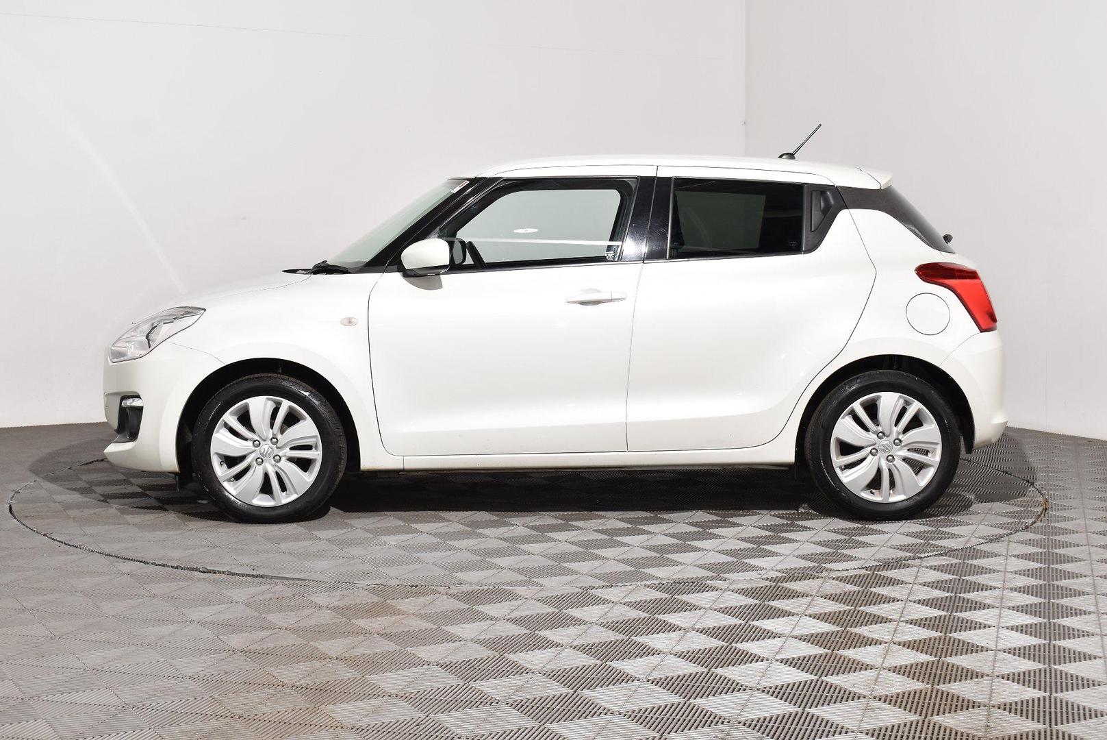 2018 Suzuki Swift GL Navigator — photo 10