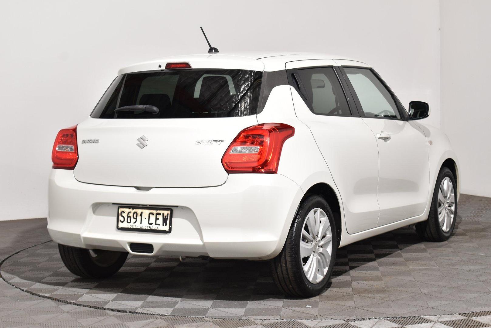 2018 Suzuki Swift GL Navigator — photo 13