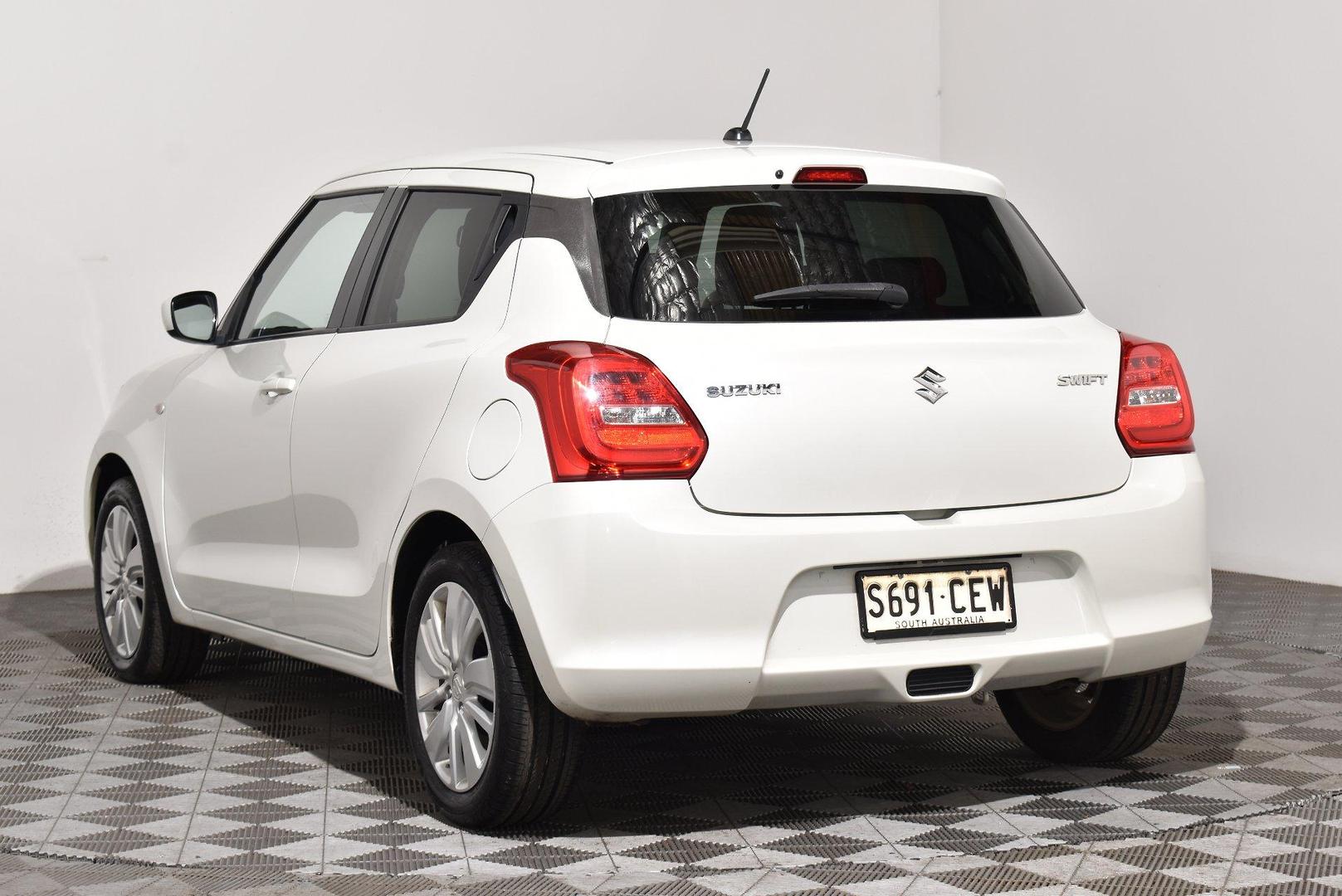2018 Suzuki Swift GL Navigator — photo 2