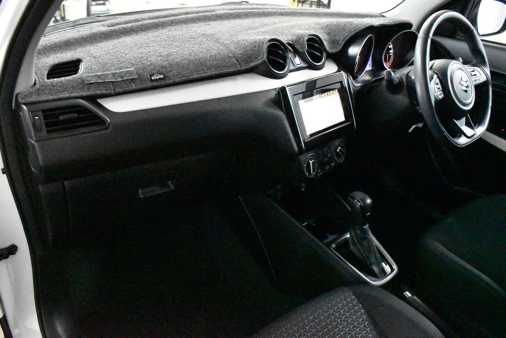 2018 Suzuki Swift GL Navigator — photo 5