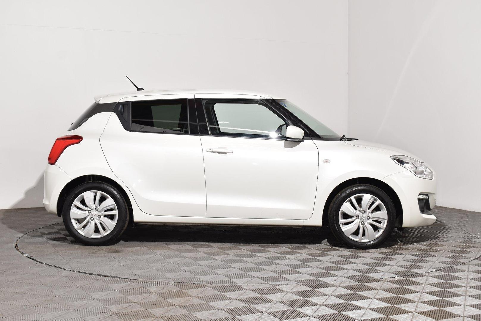 2018 Suzuki Swift GL Navigator — photo 9