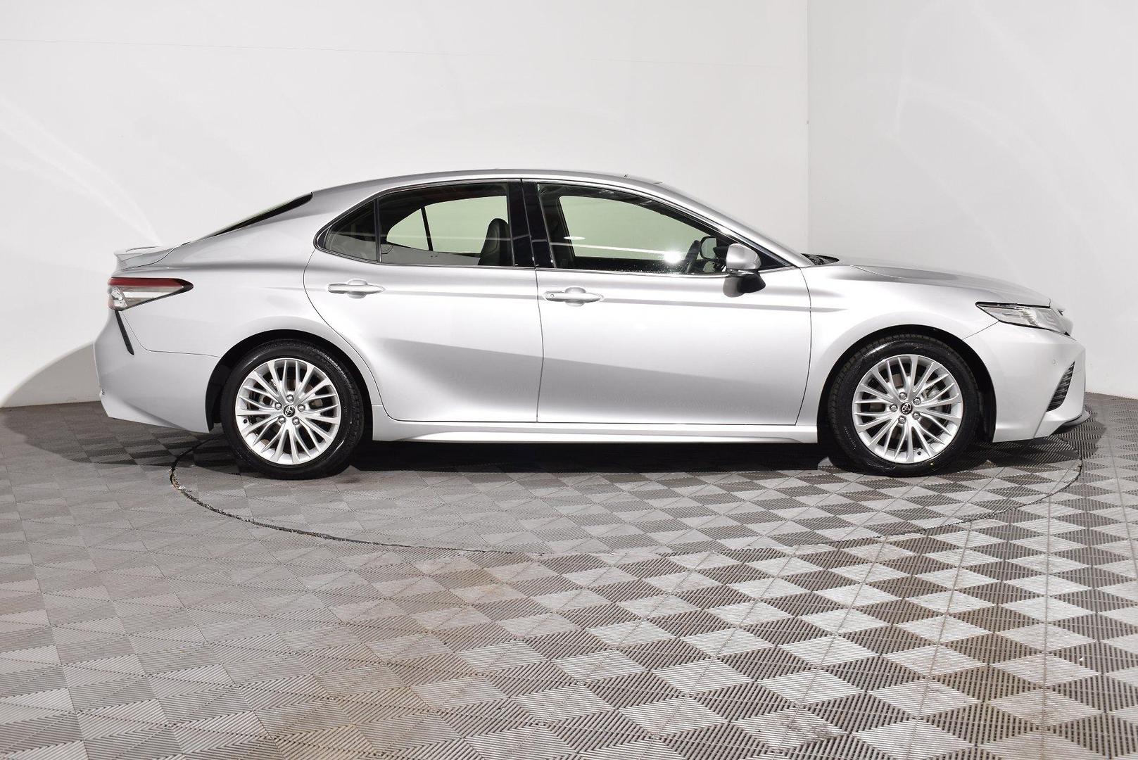 2018 Toyota Camry SL — photo 10