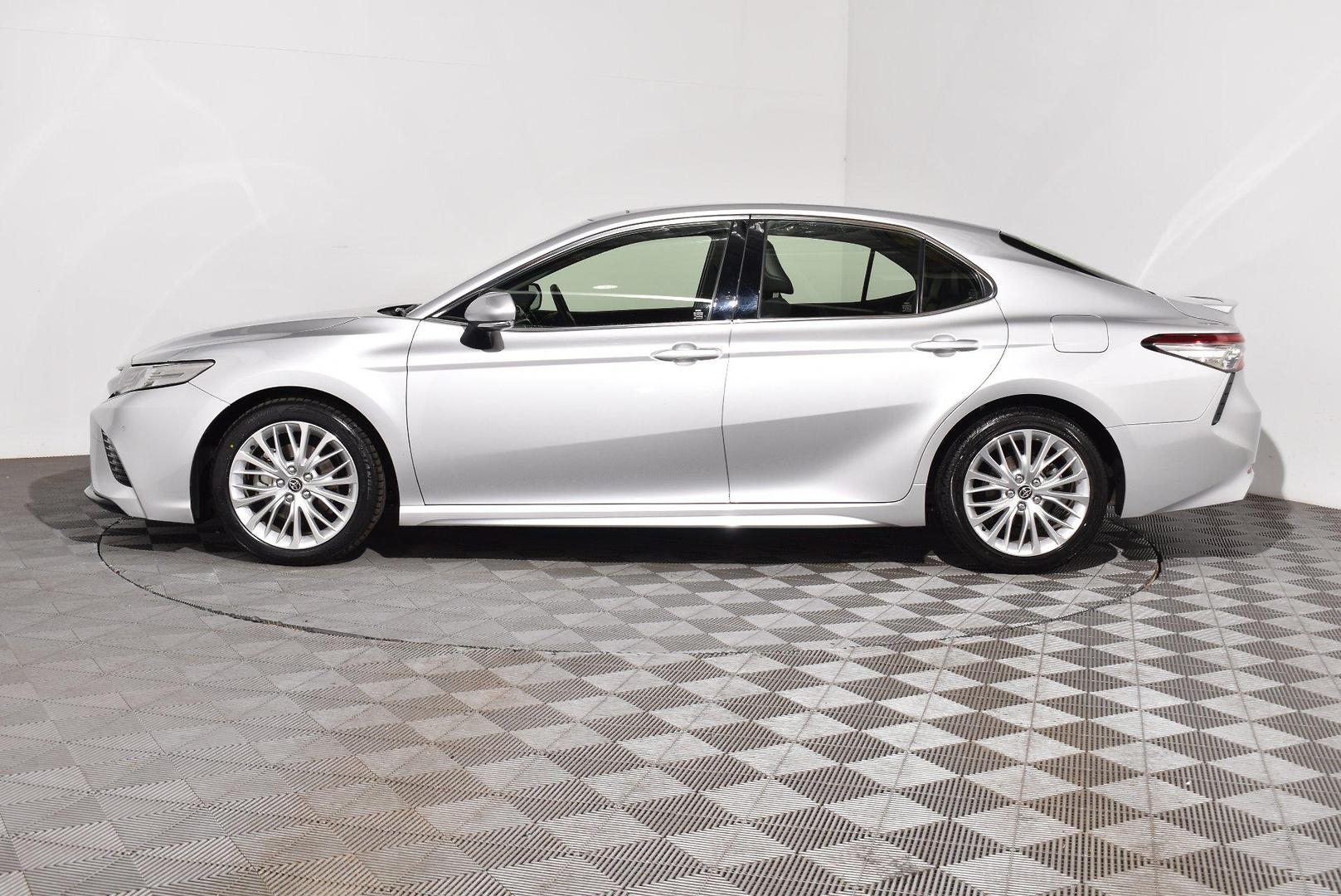 2018 Toyota Camry SL — photo 11