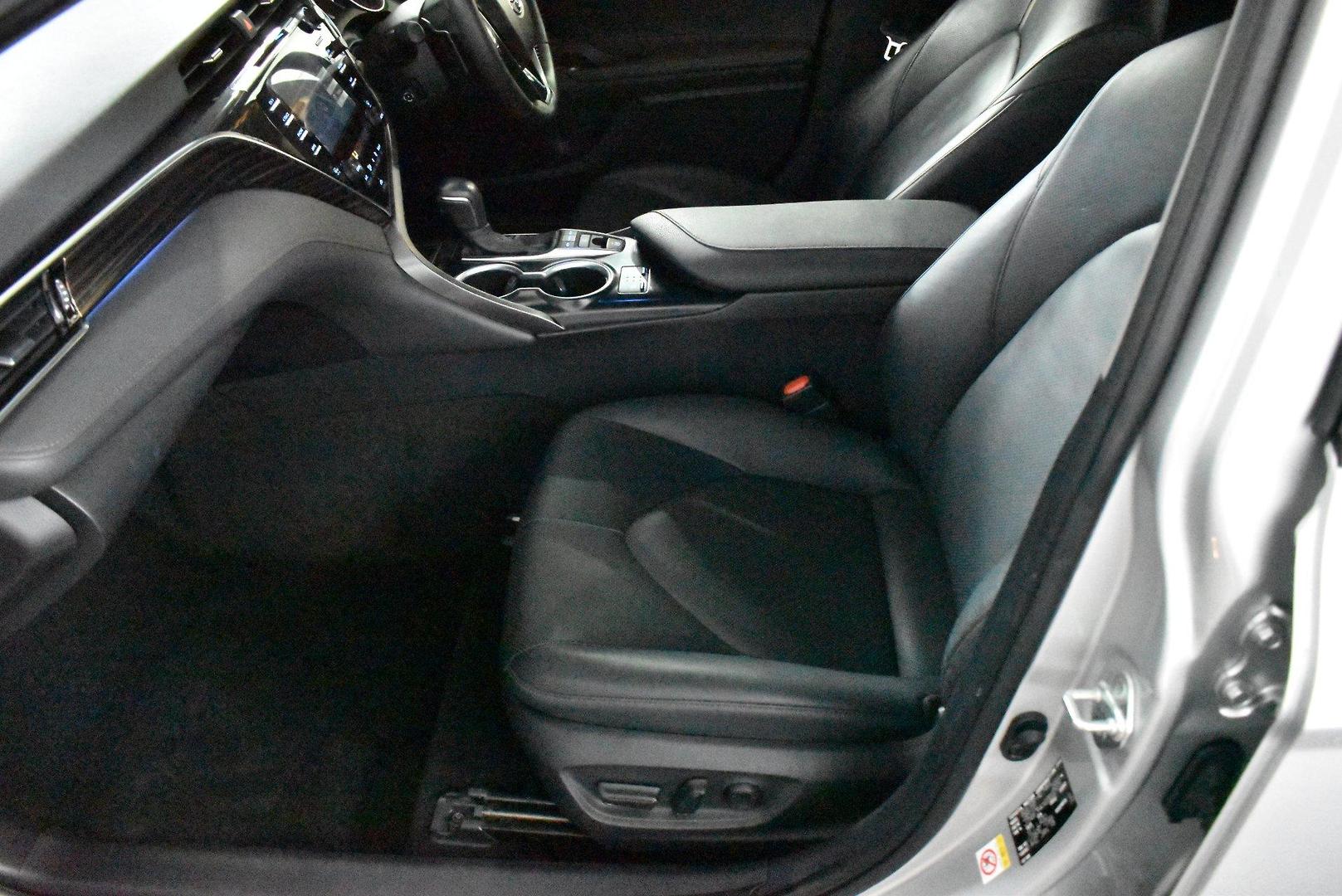 2018 Toyota Camry SL — photo 7