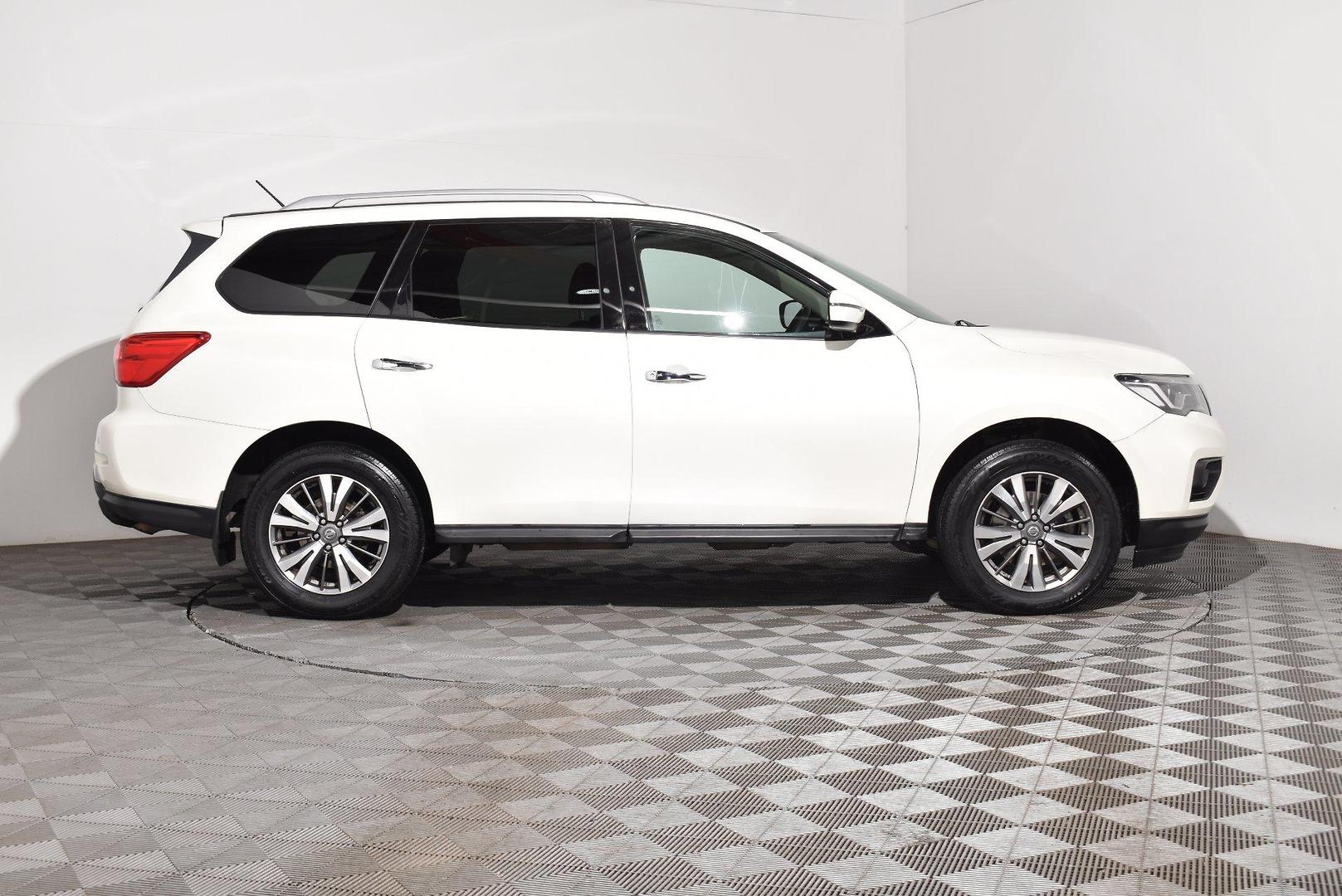 2019 Nissan Pathfinder ST — photo 10