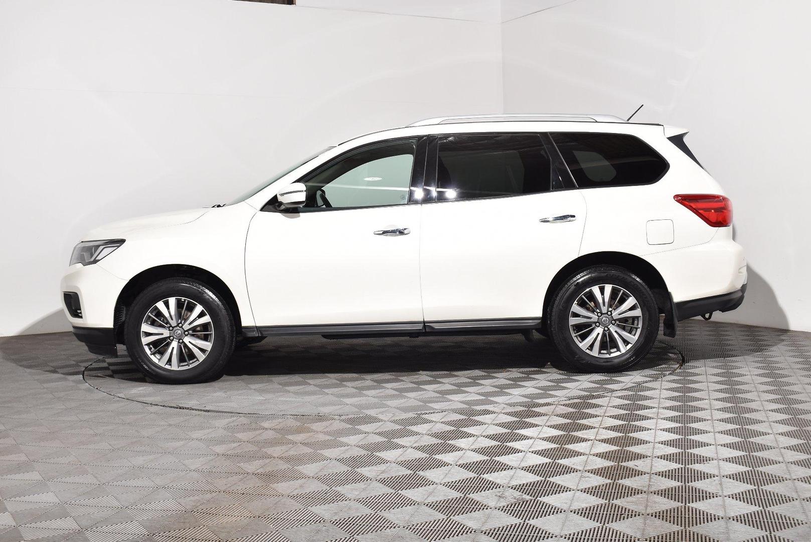 2019 Nissan Pathfinder ST — photo 11