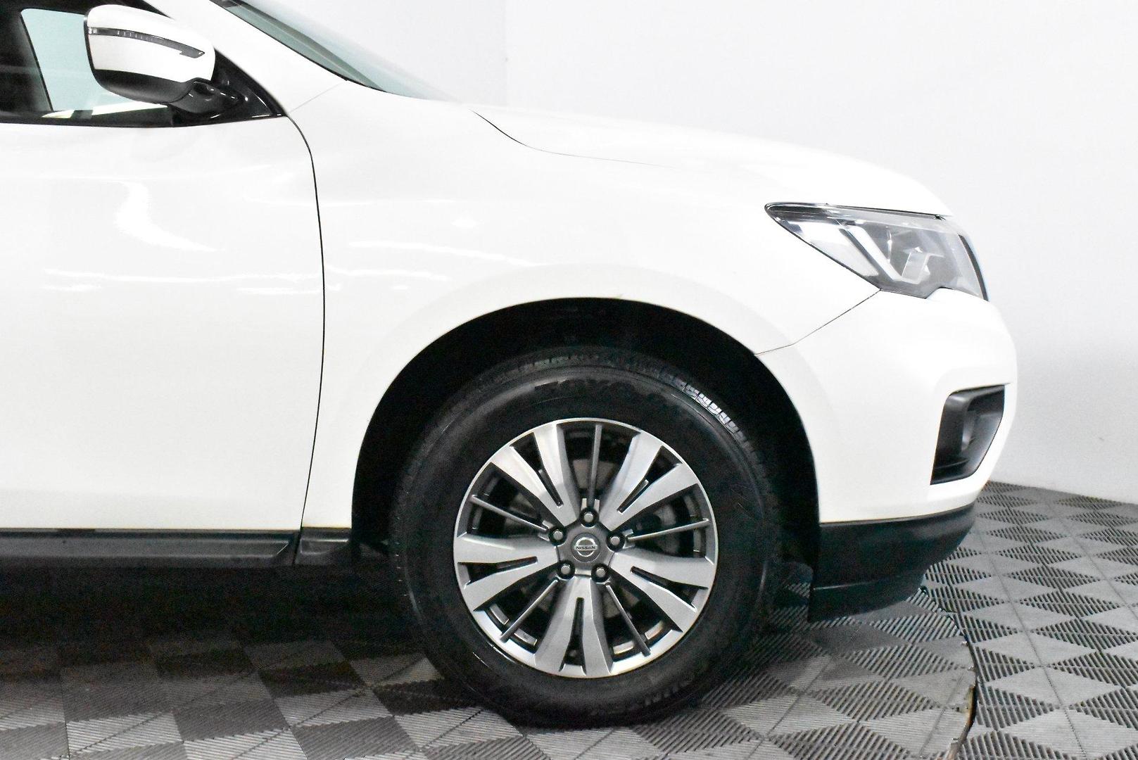 2019 Nissan Pathfinder ST — photo 18