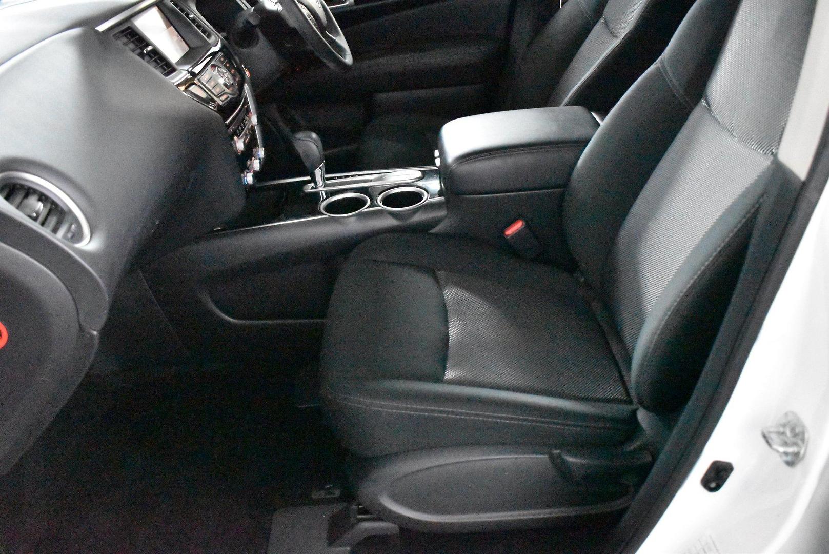 2019 Nissan Pathfinder ST — photo 7