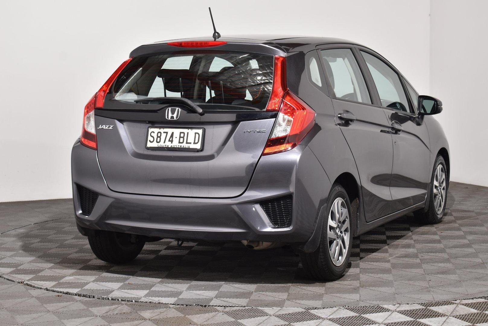 2016 Honda Jazz VTi — photo 13