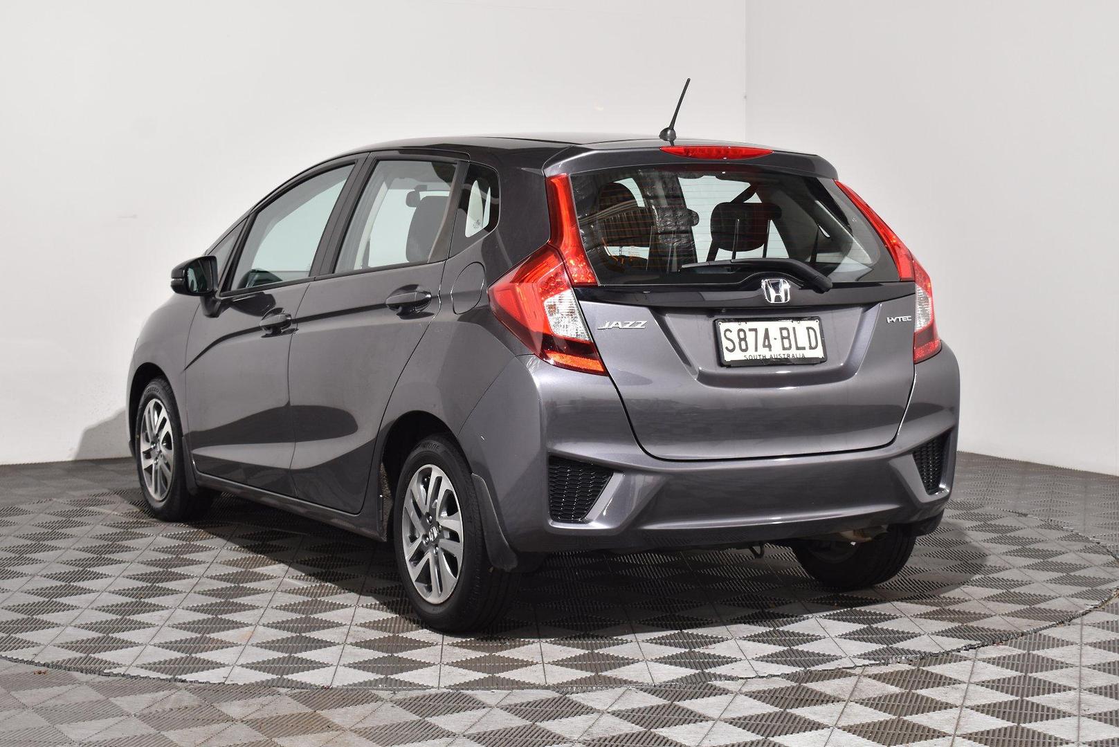 2016 Honda Jazz VTi — photo 2