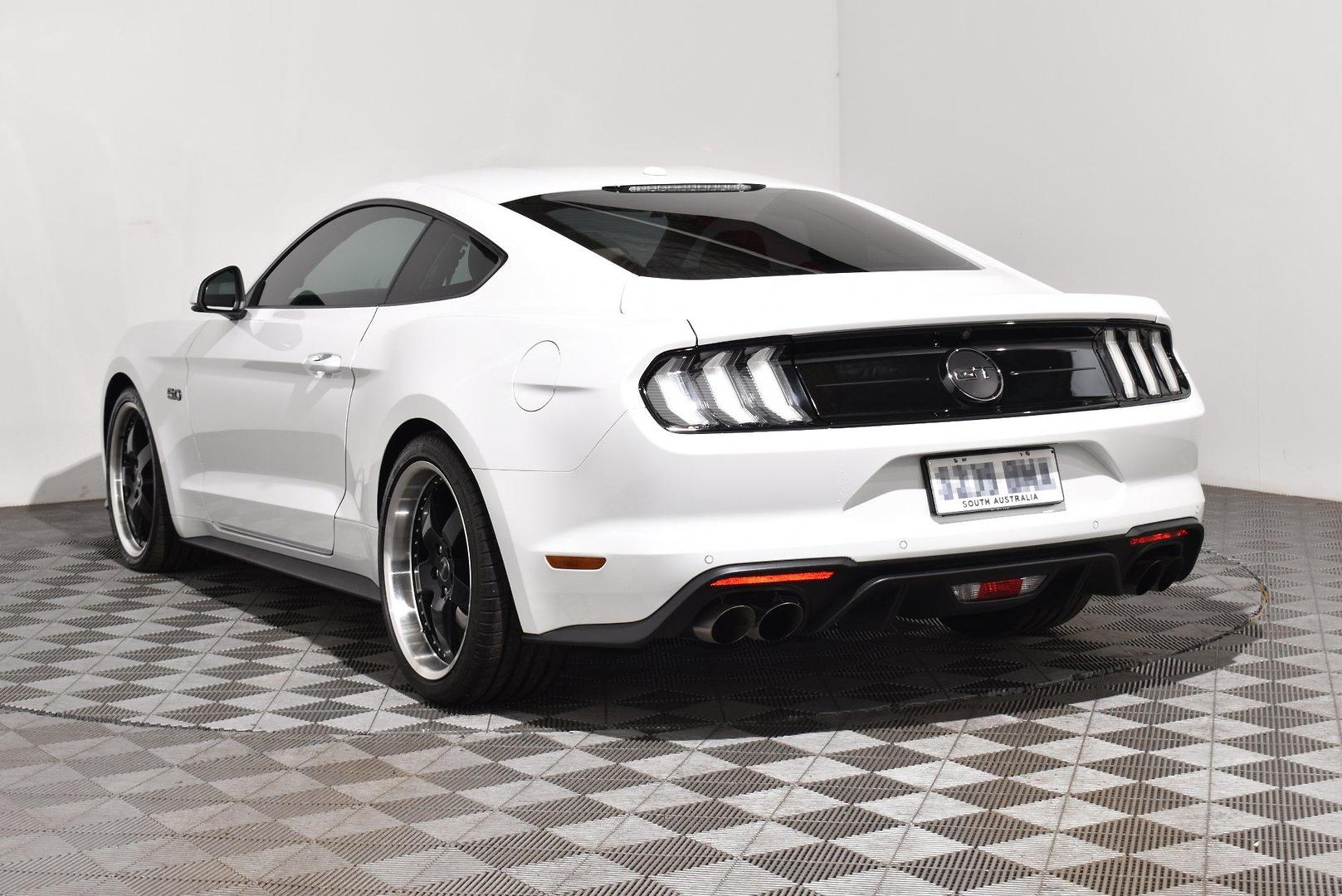 2018 Ford Mustang GT — photo 2
