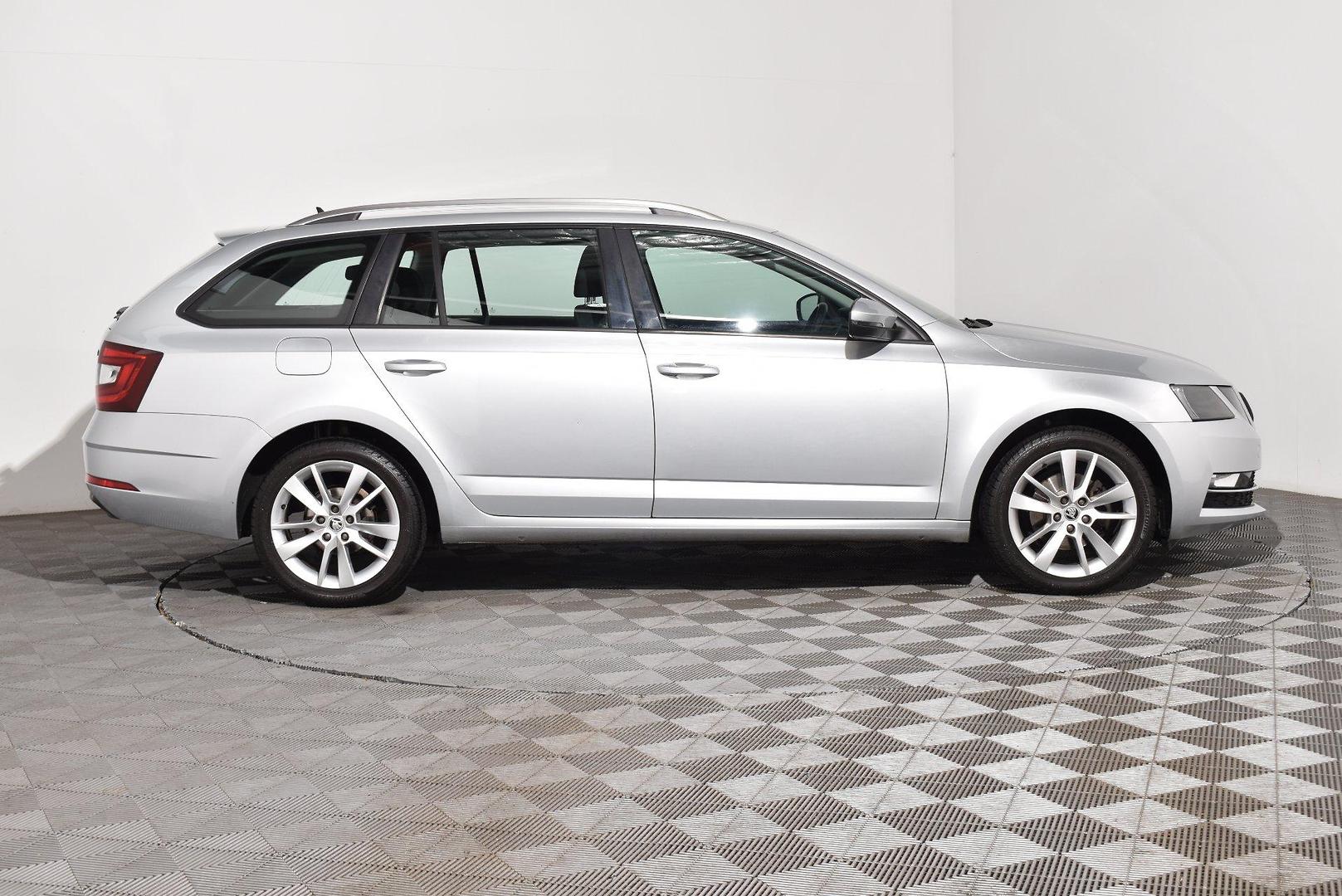 2020 SKODA Octavia 110TSI — photo 10