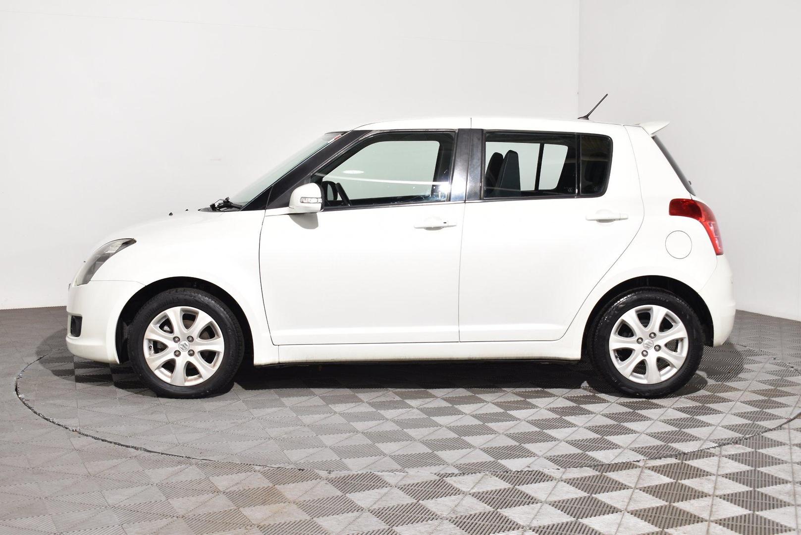 2010 Suzuki Swift RE4 — photo 10