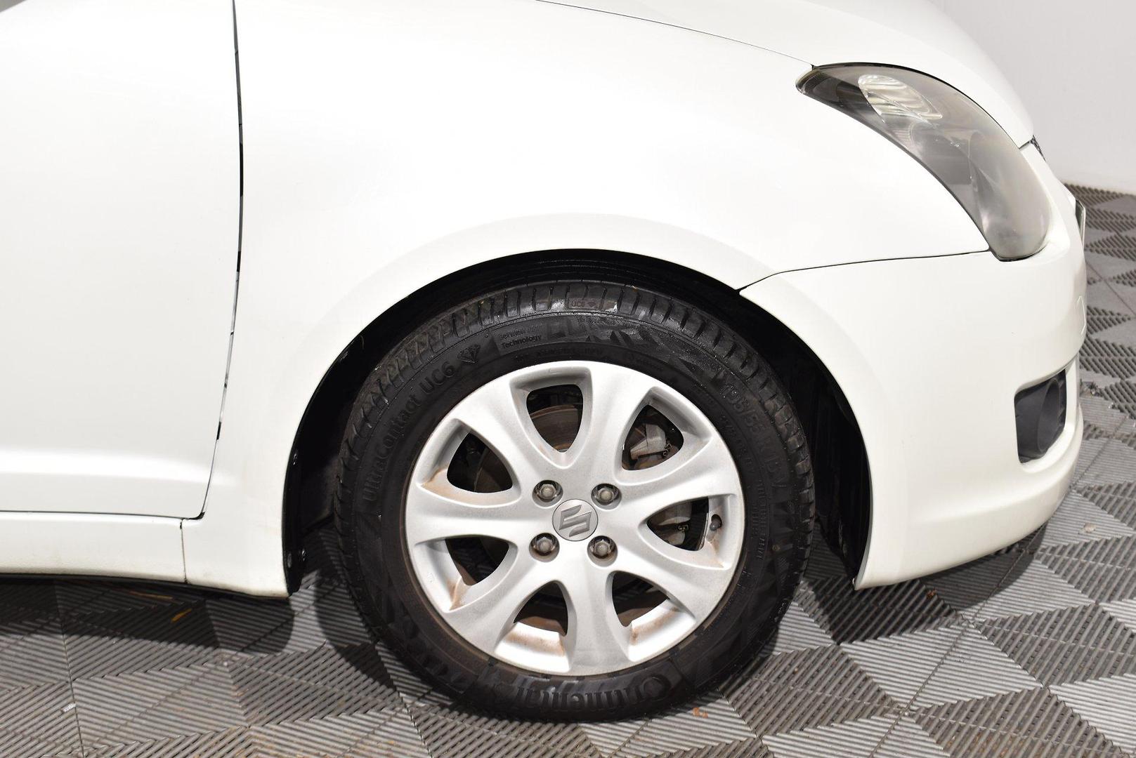 2010 Suzuki Swift RE4 — photo 17