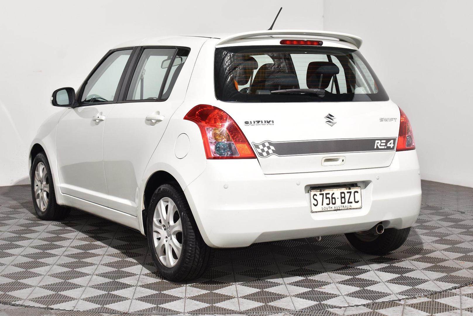 2010 Suzuki Swift RE4 — photo 2