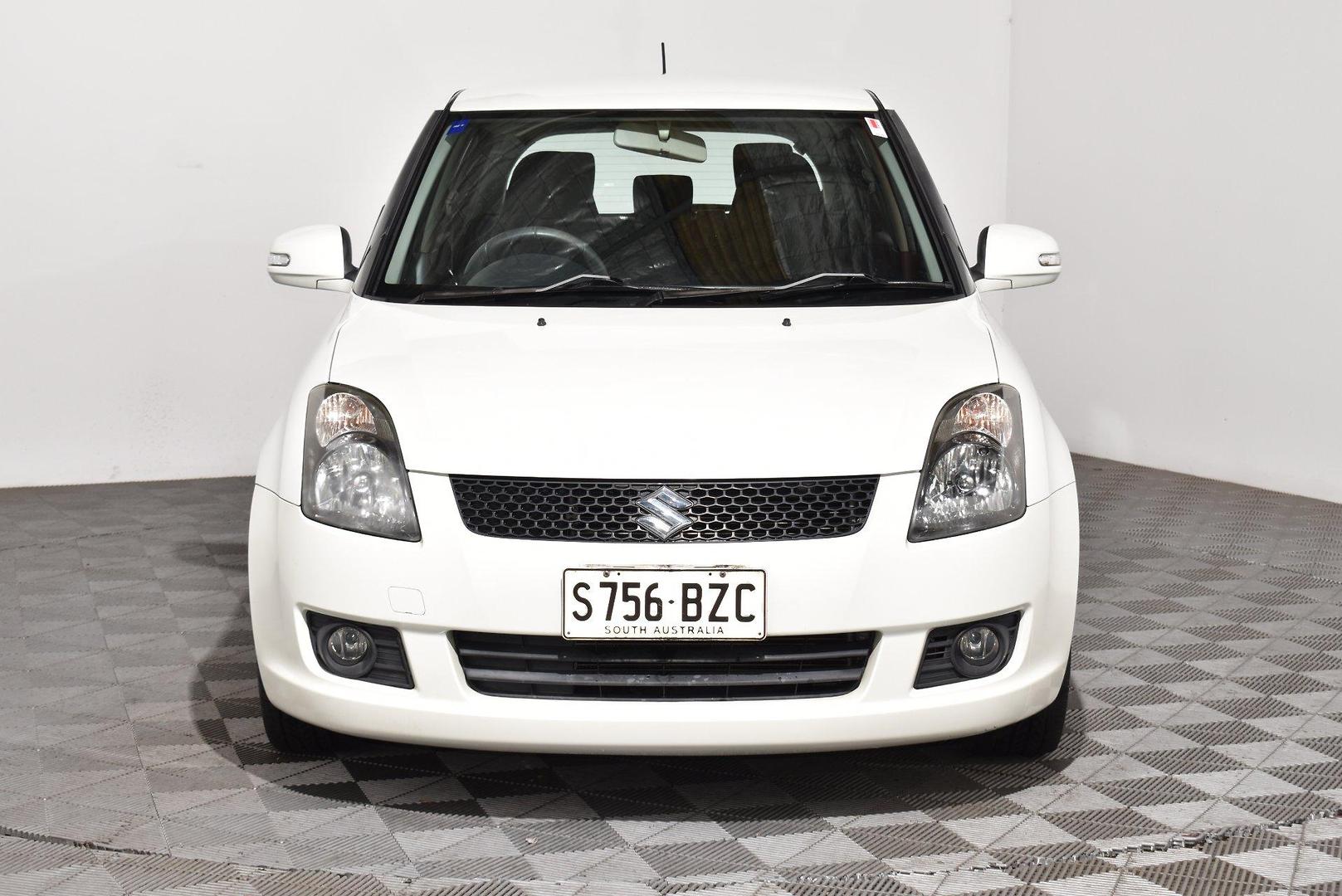 2010 Suzuki Swift RE4 — photo 3
