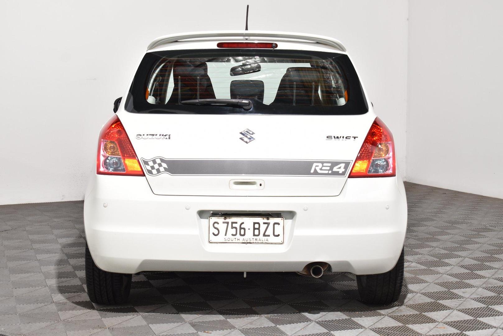 2010 Suzuki Swift RE4 — photo 4