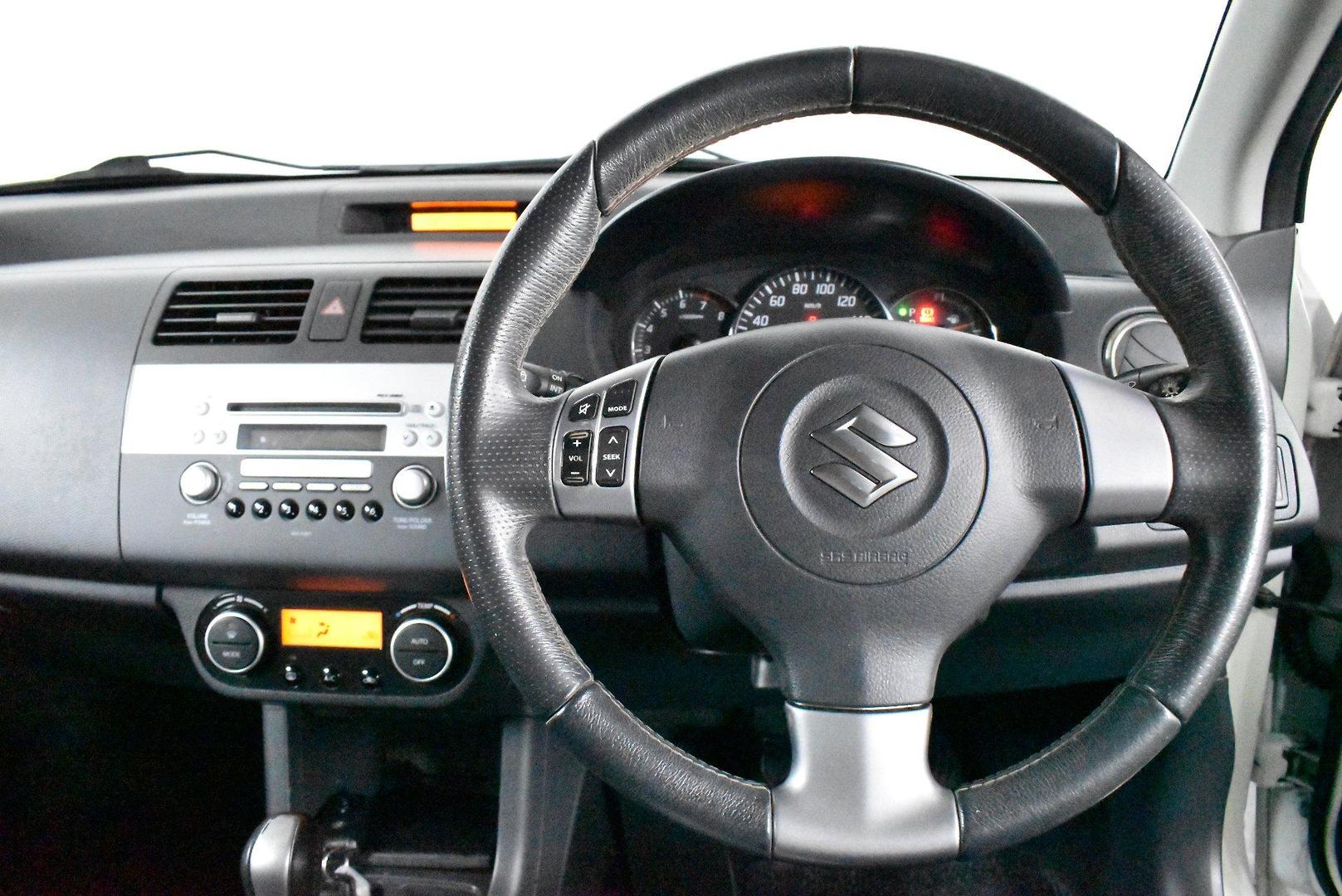 2010 Suzuki Swift RE4 — photo 5