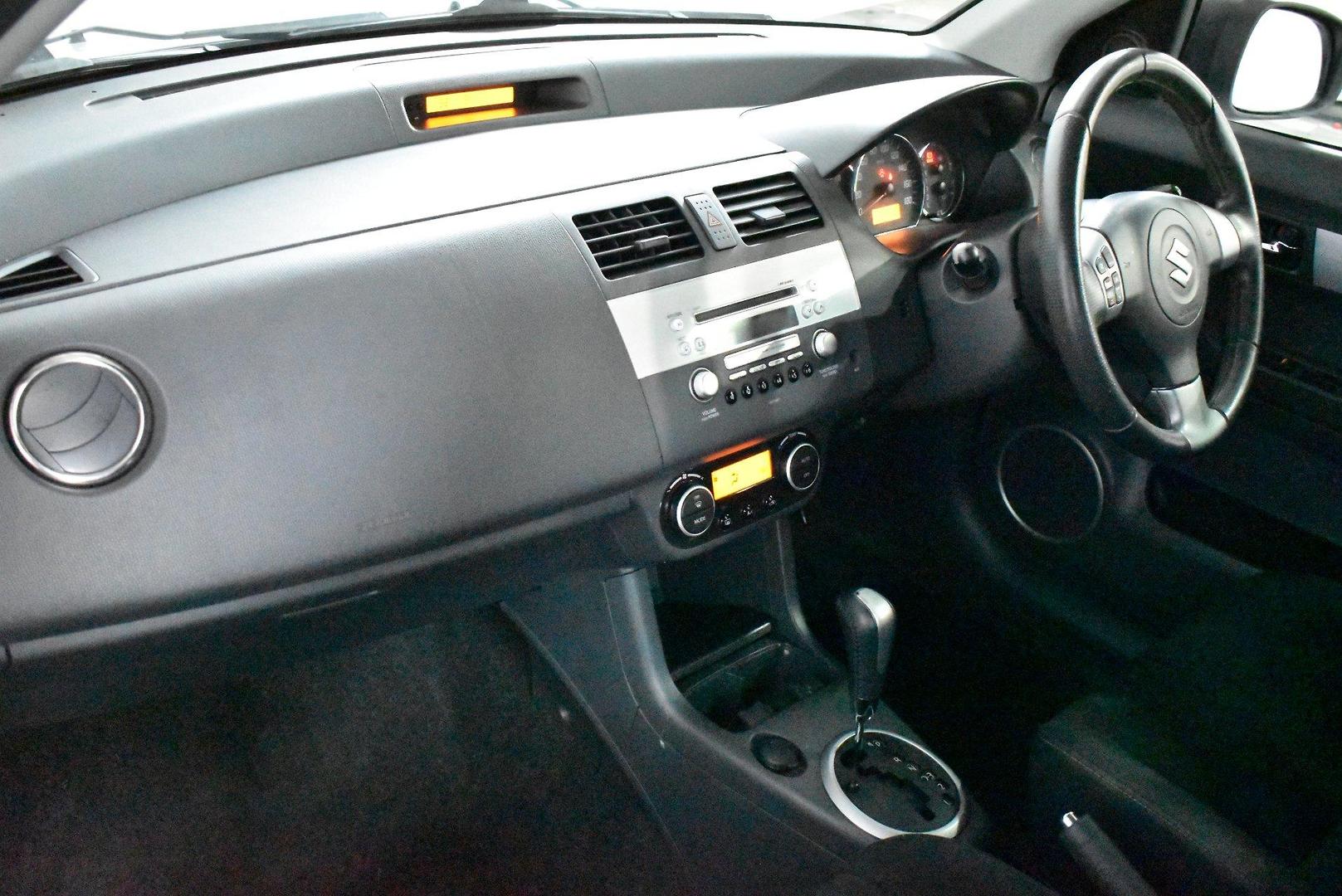 2010 Suzuki Swift RE4 — photo 6