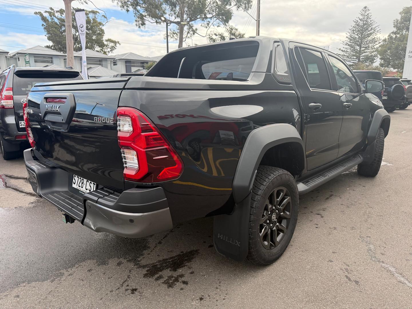 2022 Toyota Hilux Rogue — photo 6