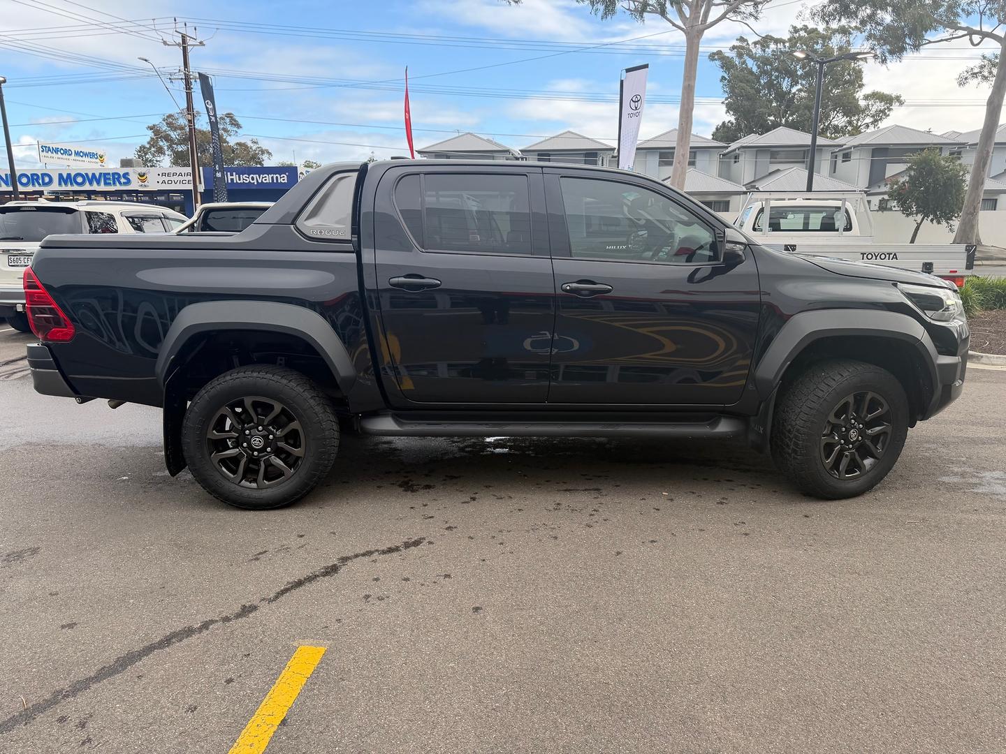 2022 Toyota Hilux Rogue — photo 7