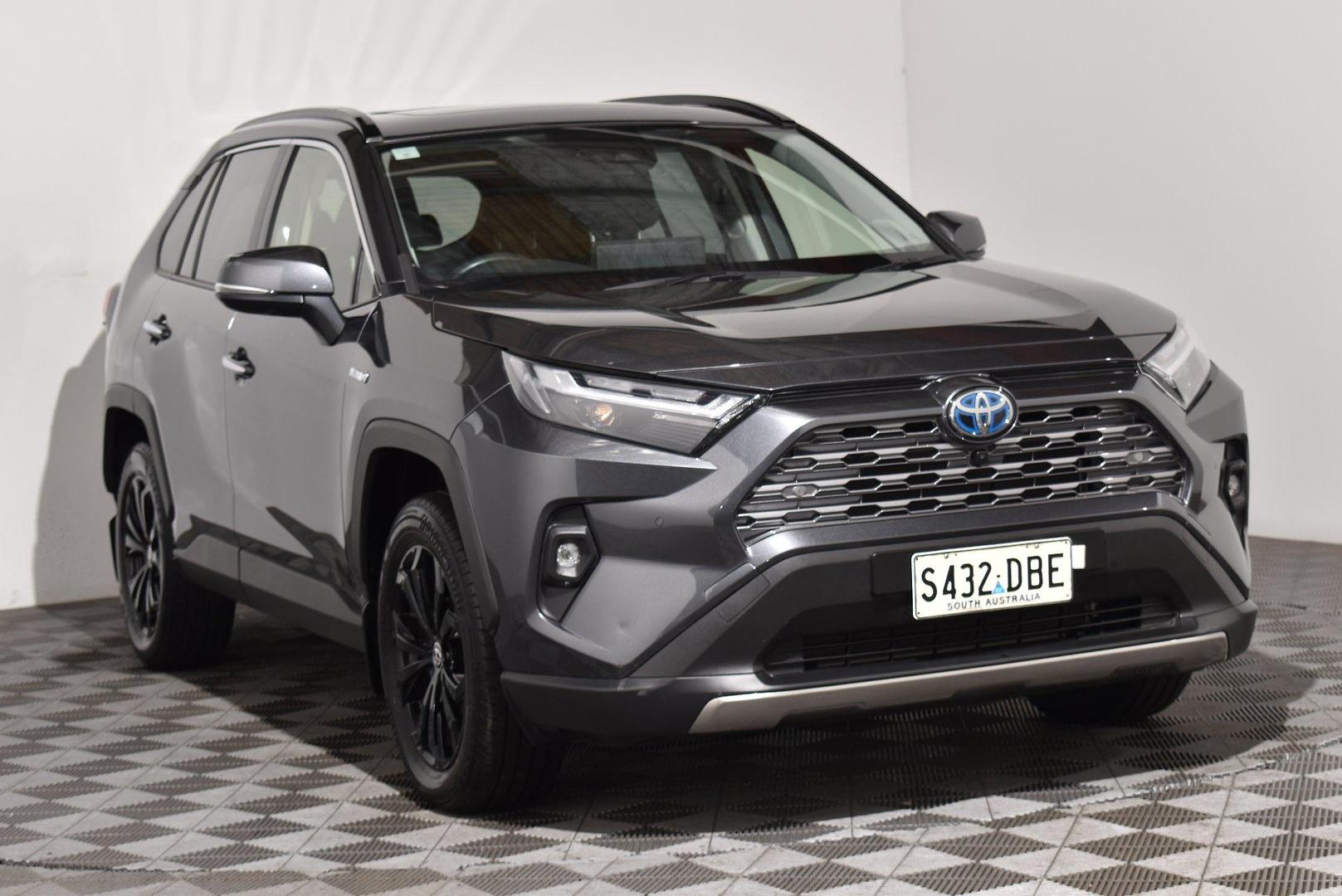 2024 Toyota RAV4 Cruiser — photo 1