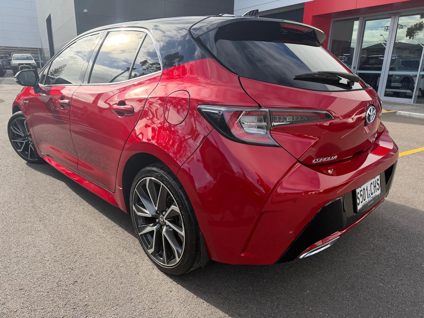 2021 Toyota Corolla ZR Hybrid — photo 4