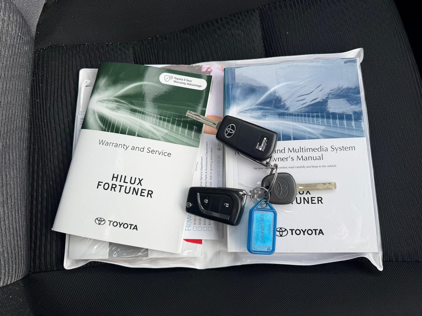 2023 Toyota Hilux SR — photo 13