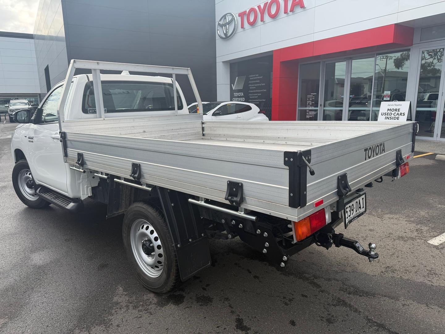 2023 Toyota Hilux SR — photo 4