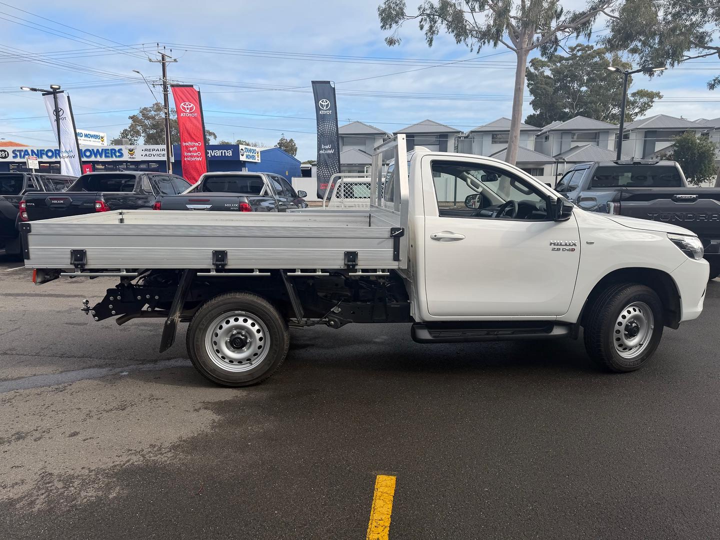 2023 Toyota Hilux SR — photo 7