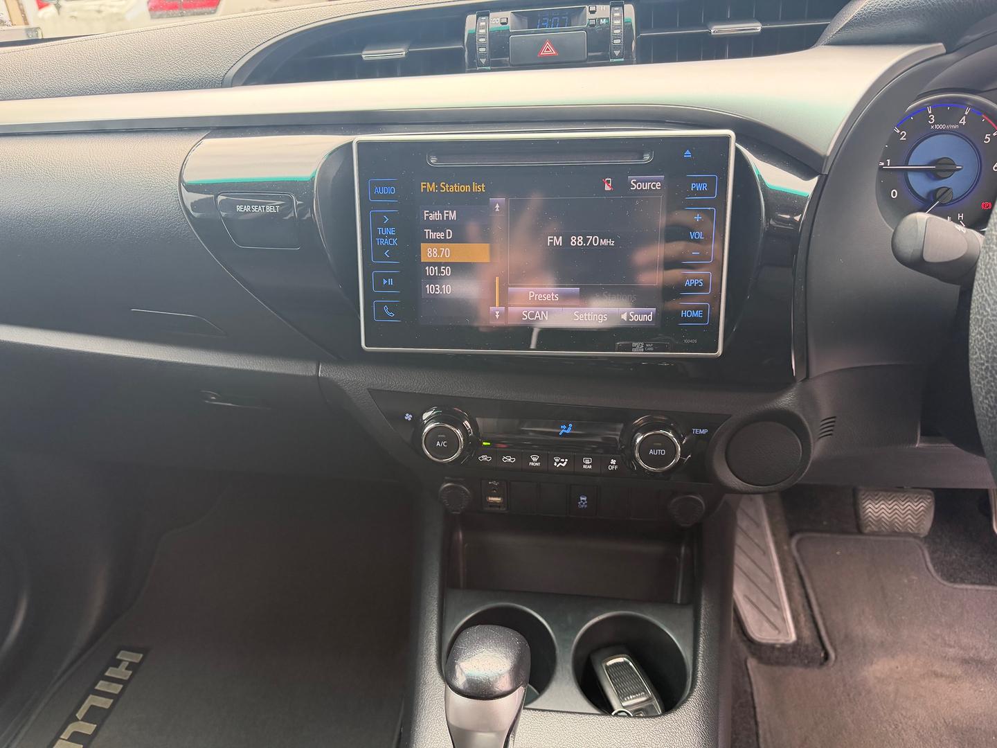 2017 Toyota Hilux SR5 HiRider — photo 11